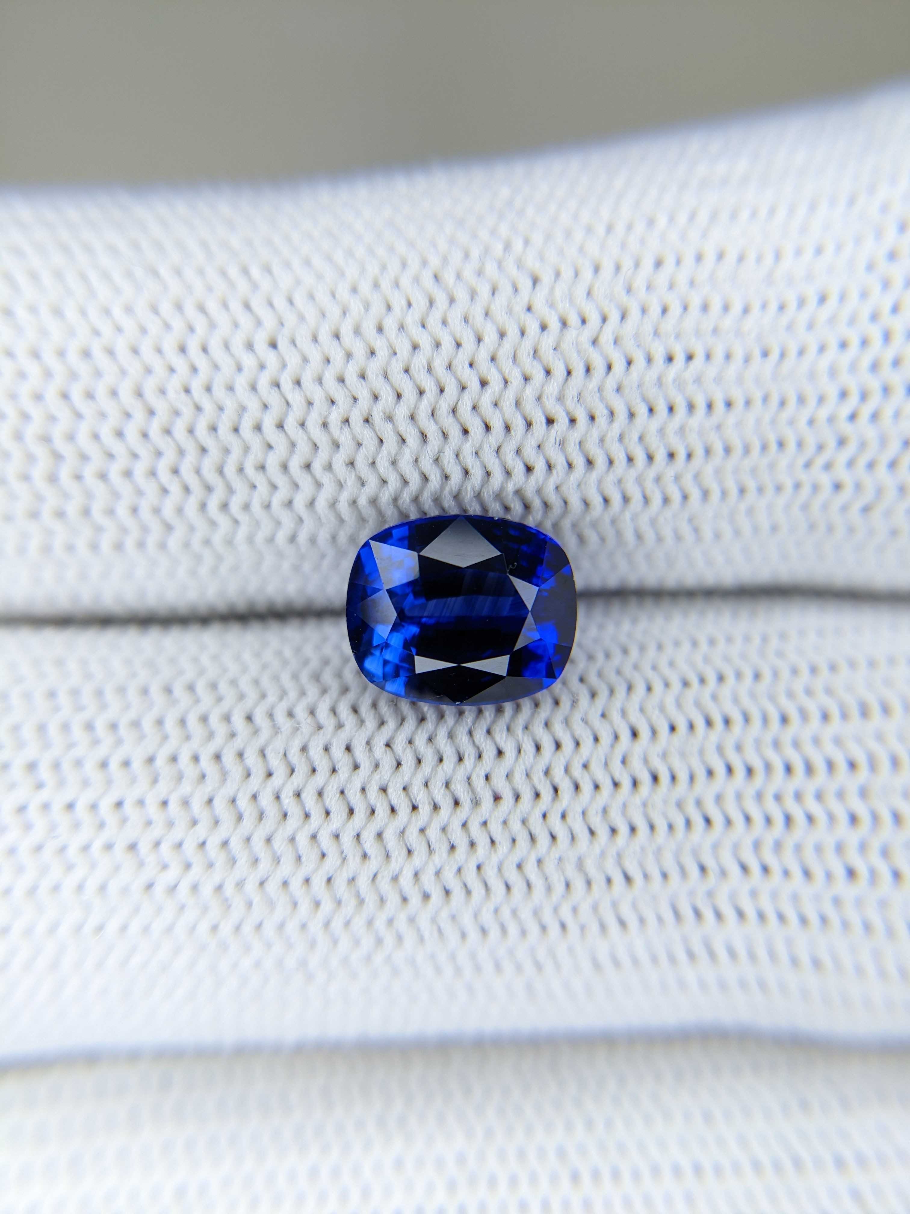 Sapphire Cushion: 3.10ct