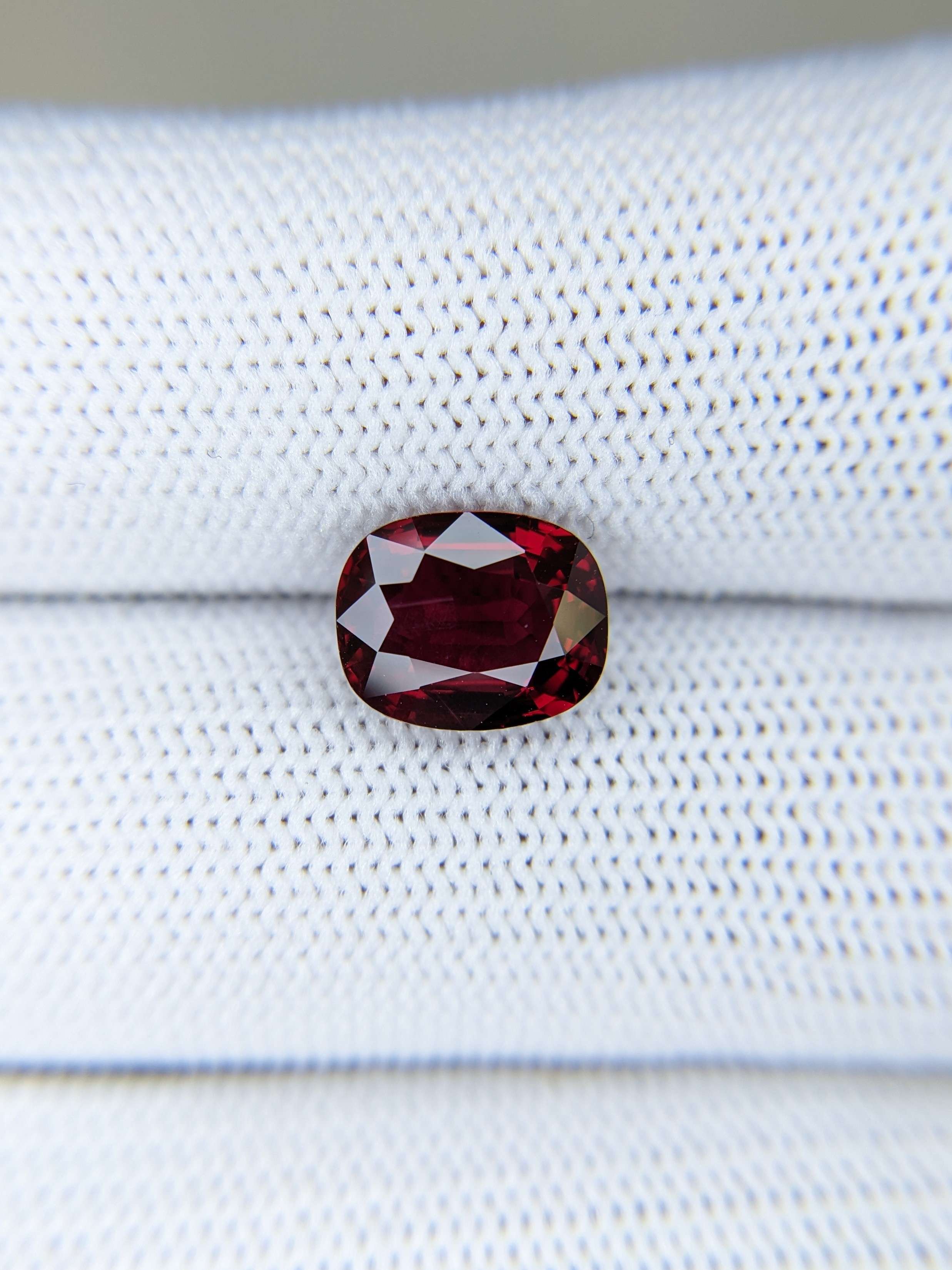 Ruby Cushion : 3.04ct
