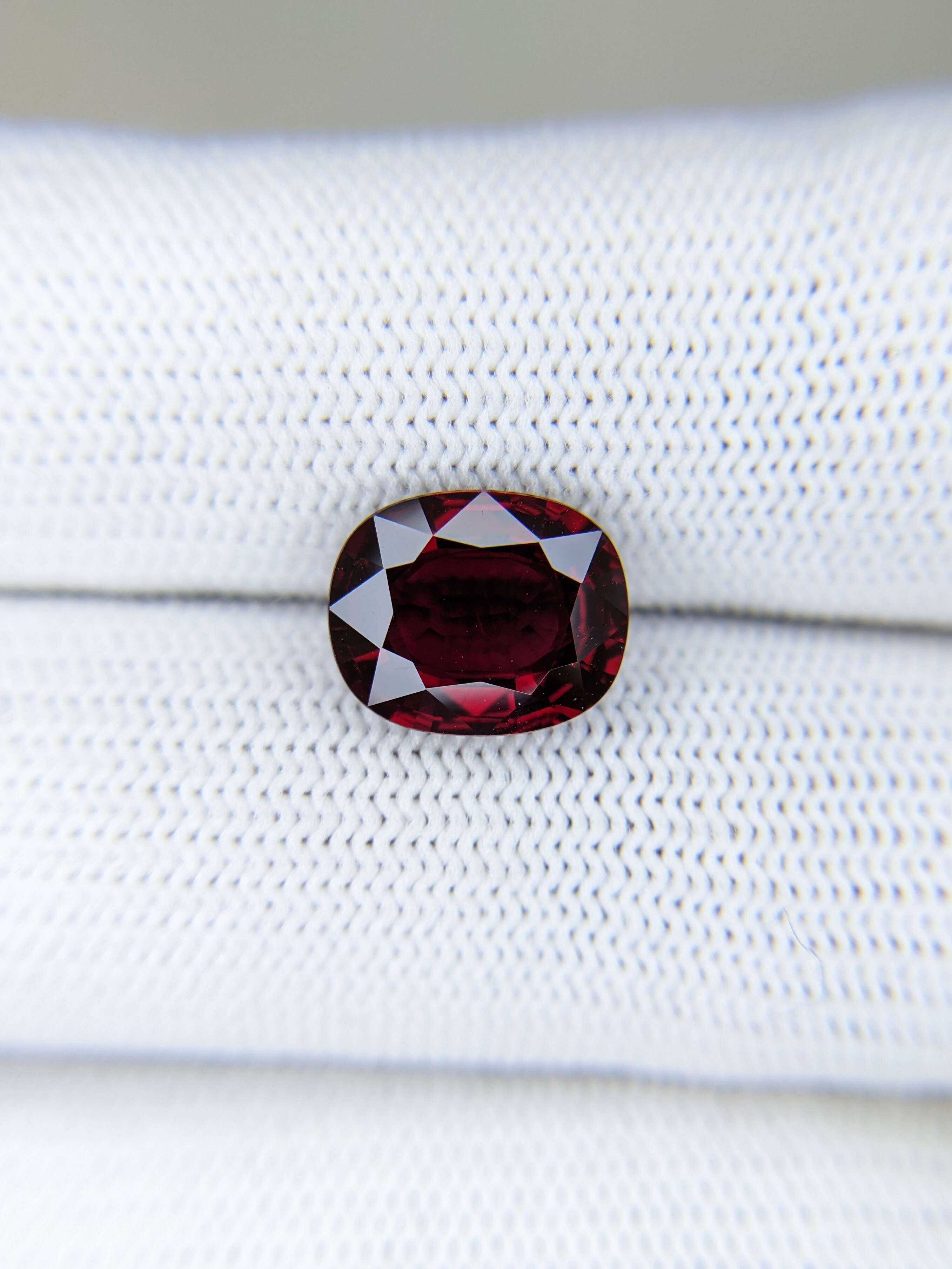 Ruby Cushion : 4.04ct