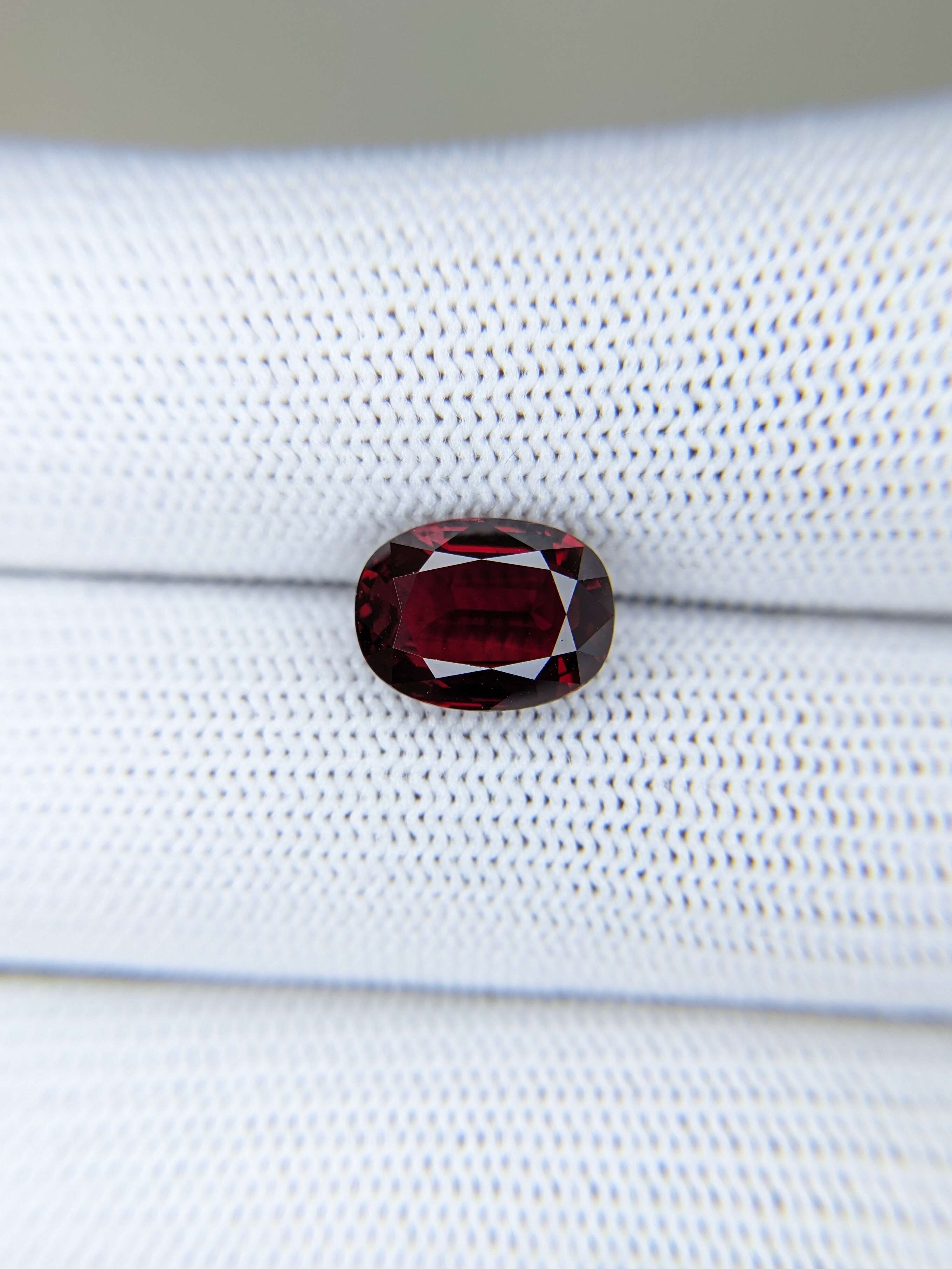 Ruby Oval : 4.02ct