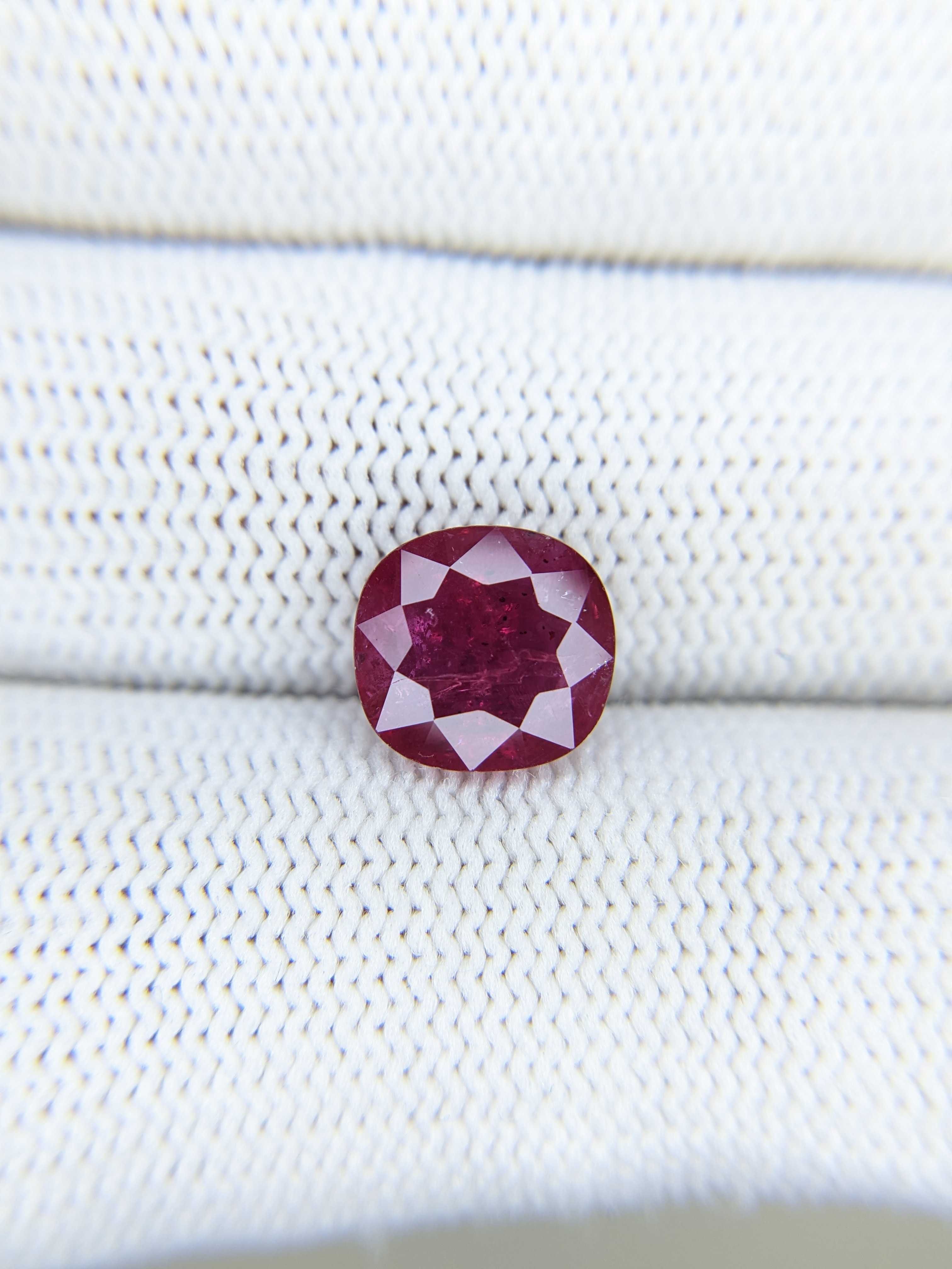 RUBY Cushion: 3.34ct