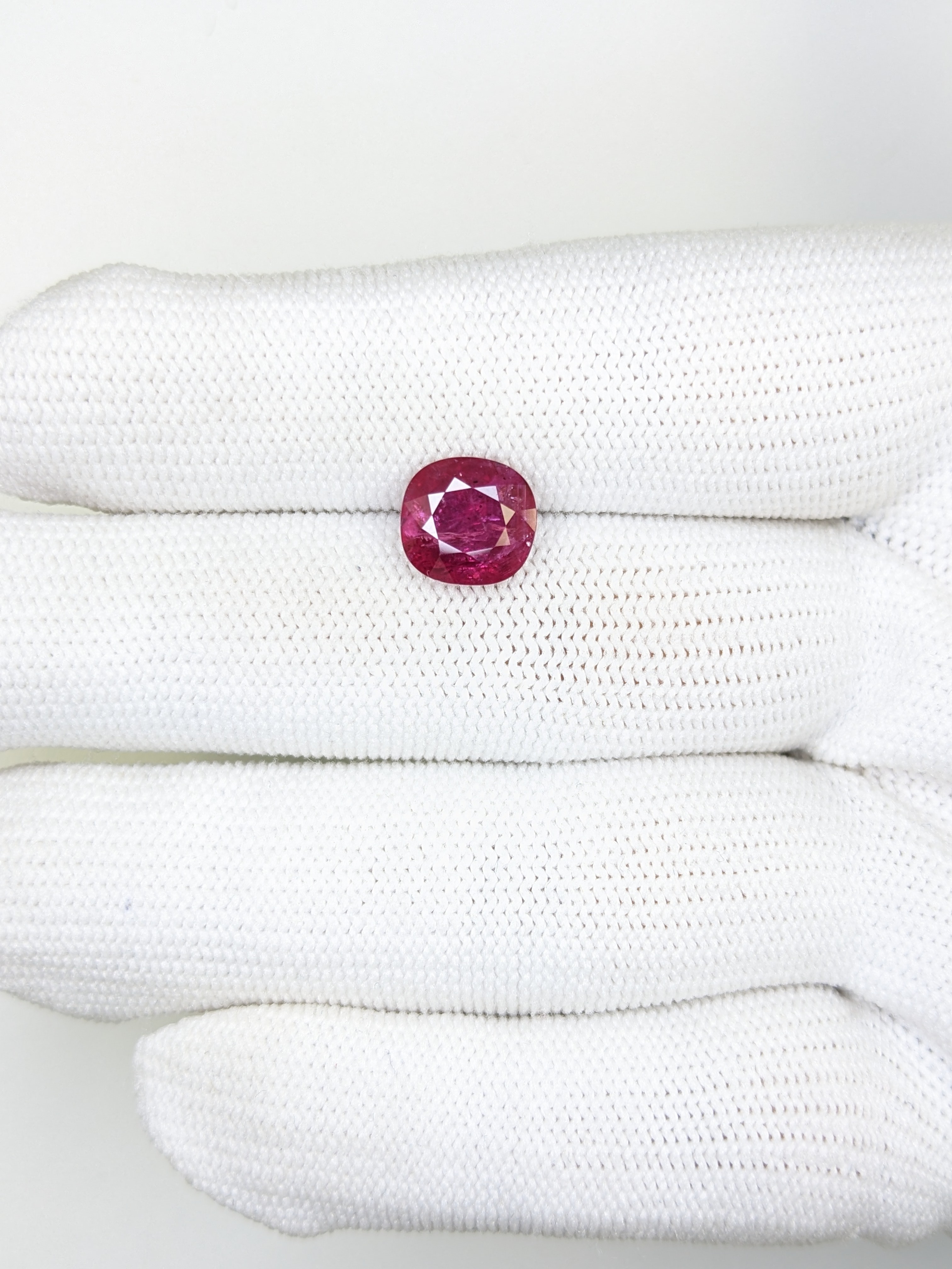 RUBY Cushion: 3.34ct