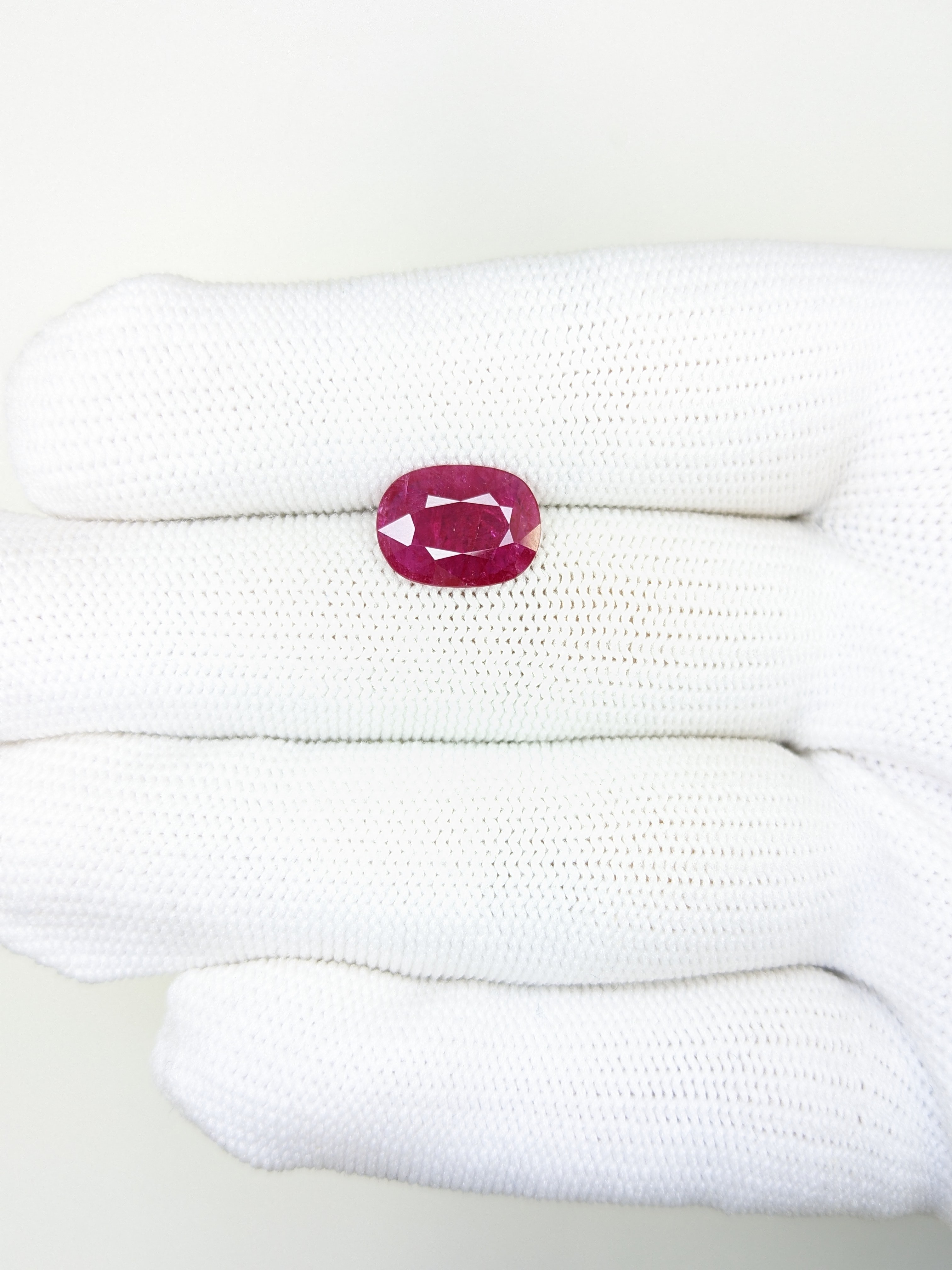RUBY Oval: 2.75ct