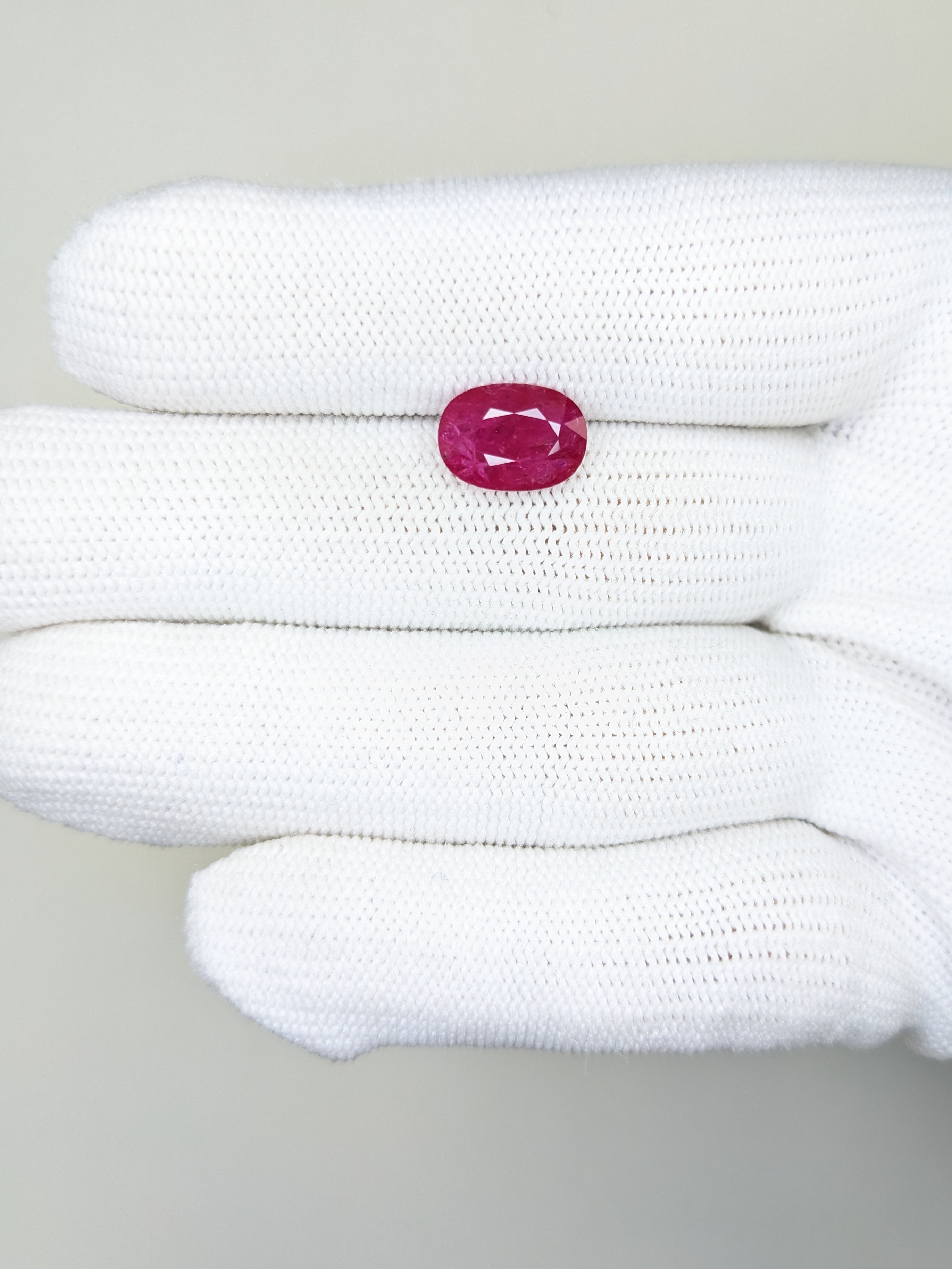 RUBY Oval: 3.10ct