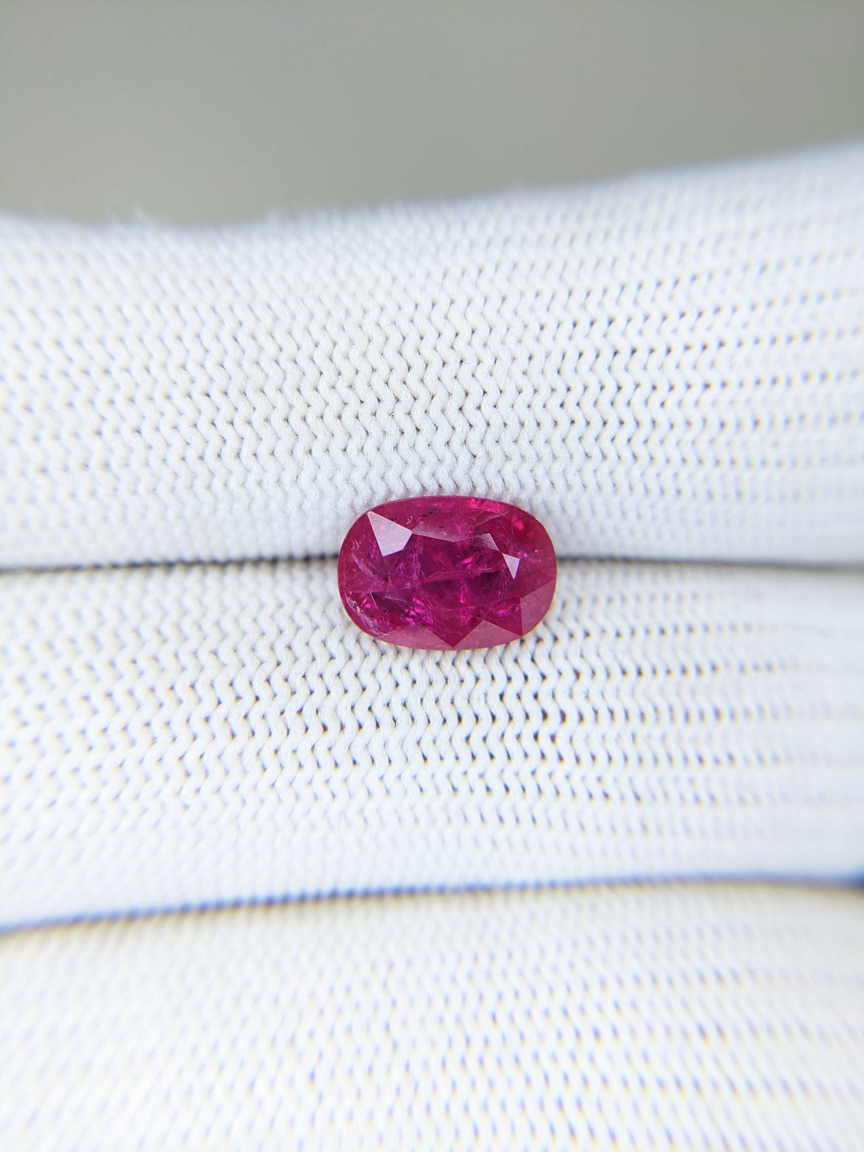 RUBY Oval: 2.94ct