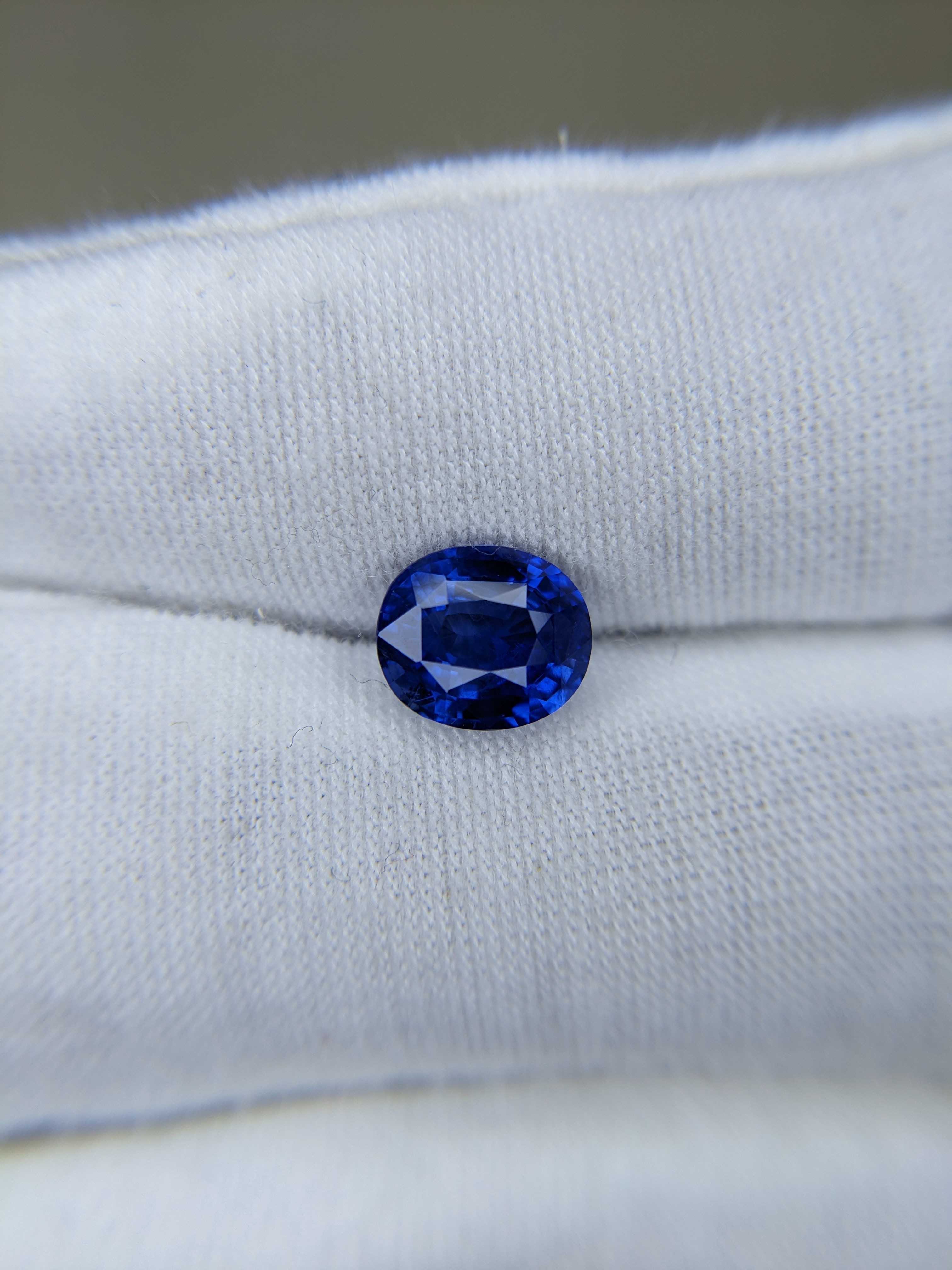 Blue Sapphire Oval: 2.42ct