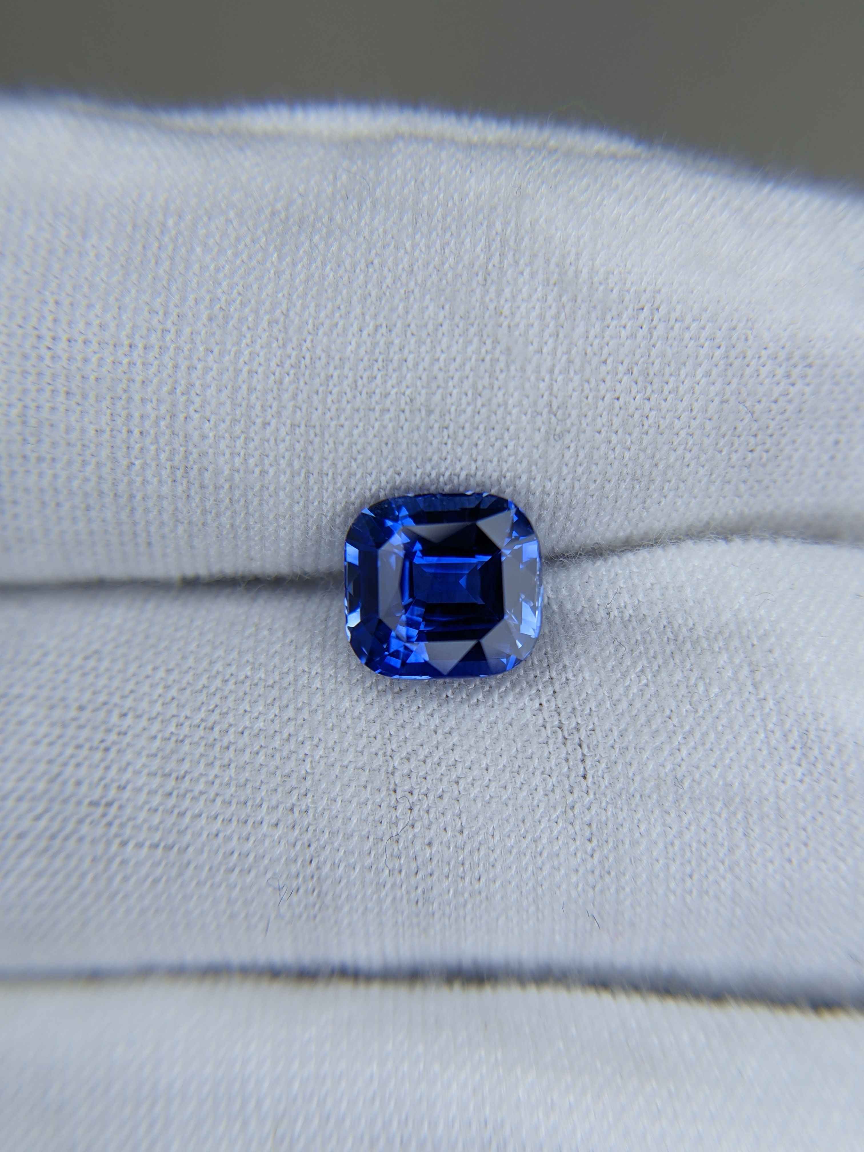 Blue Sapphire Cushion: 3.55ct