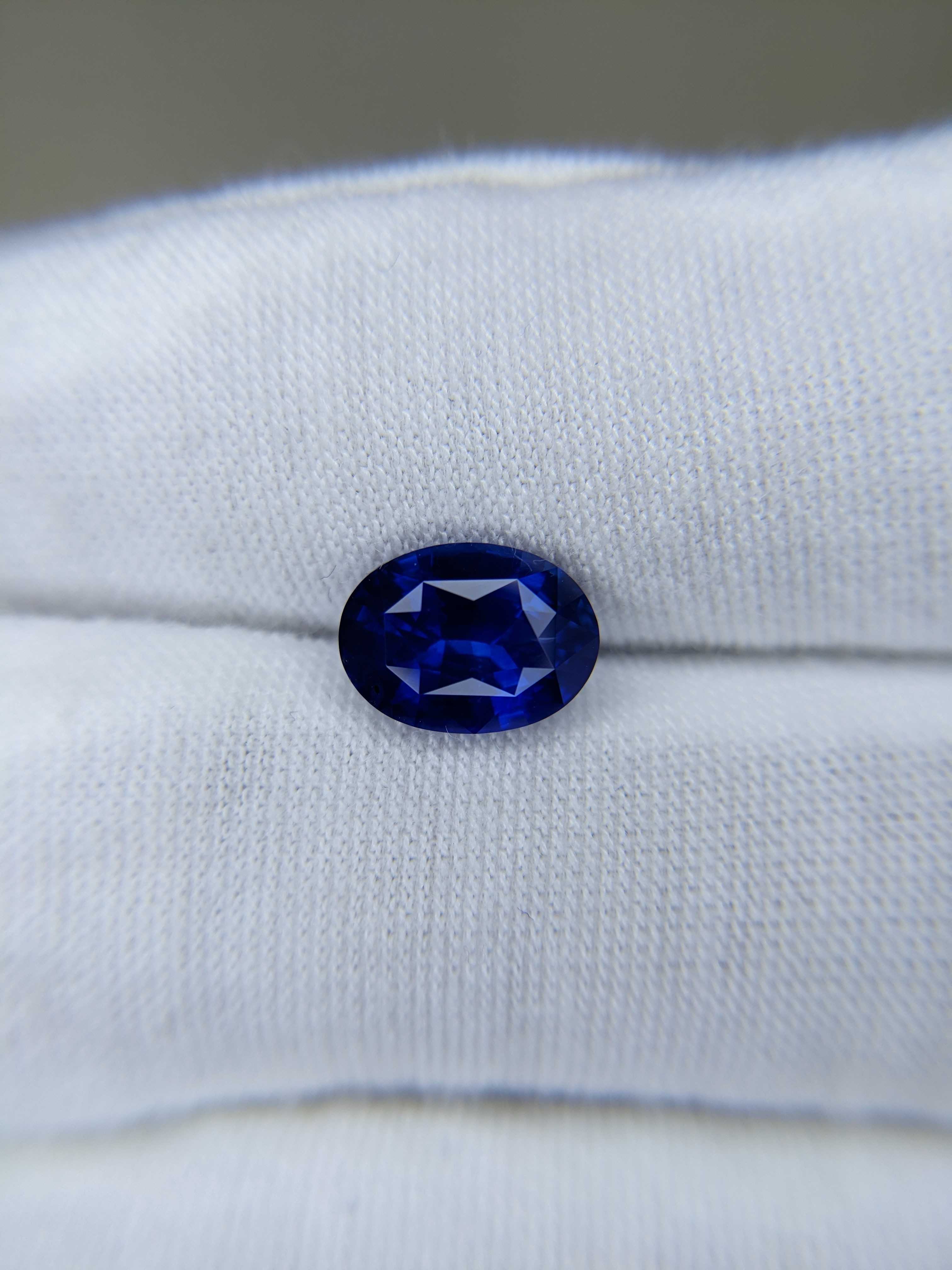 Blue Sapphire Oval: 3.16ct