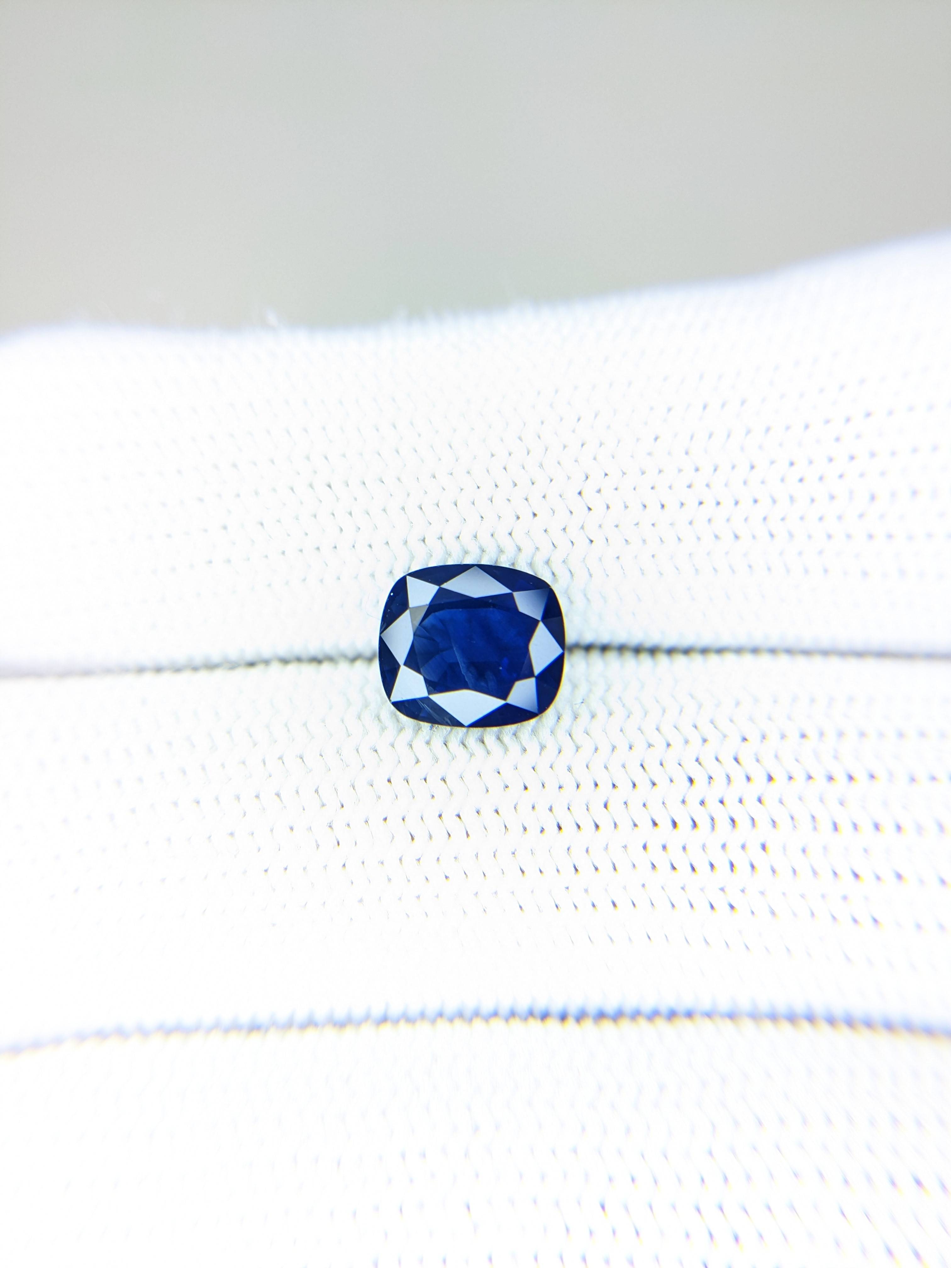 Sapphire Cushion: 2.87ct