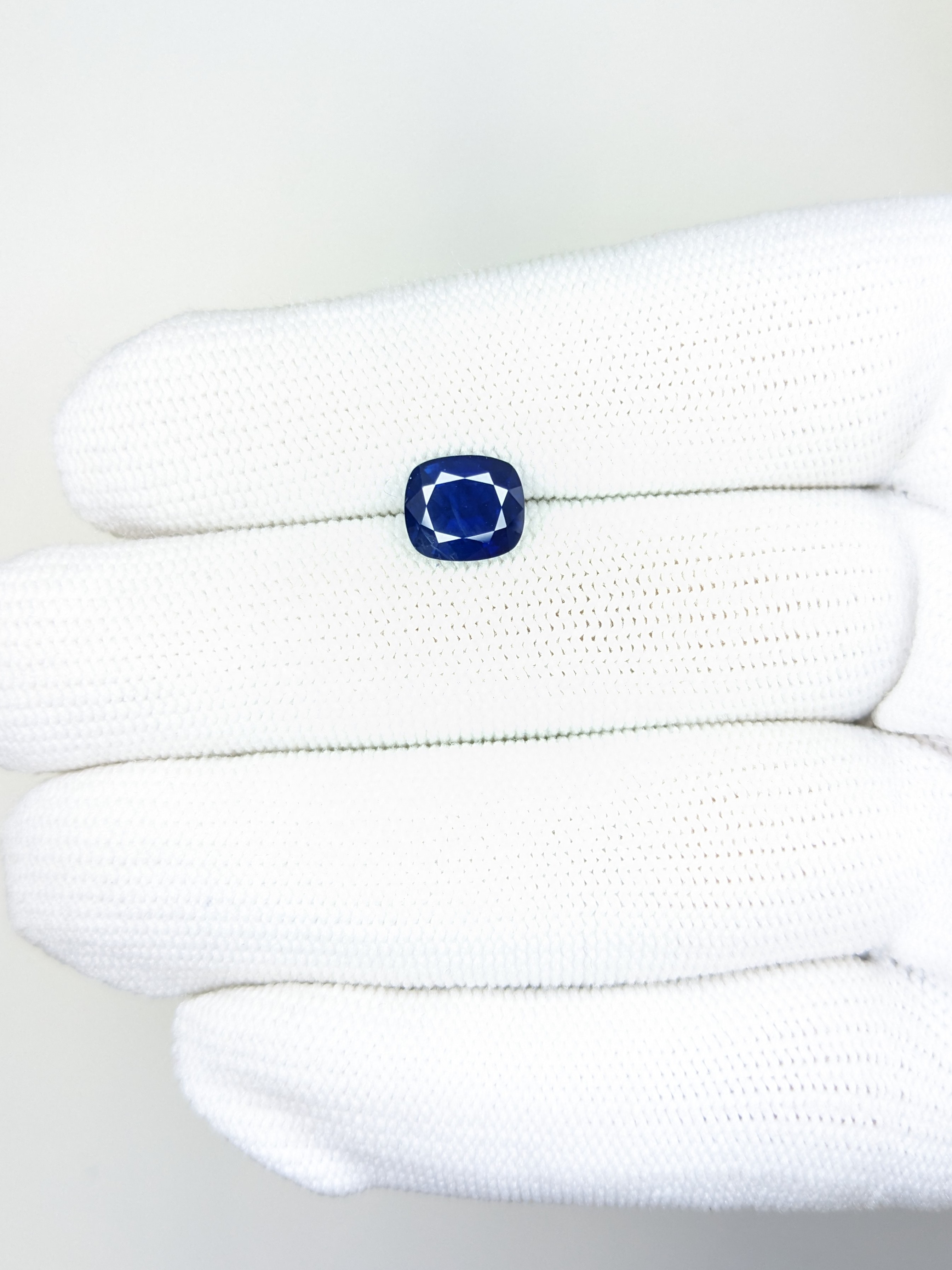 Sapphire Cushion: 2.87ct