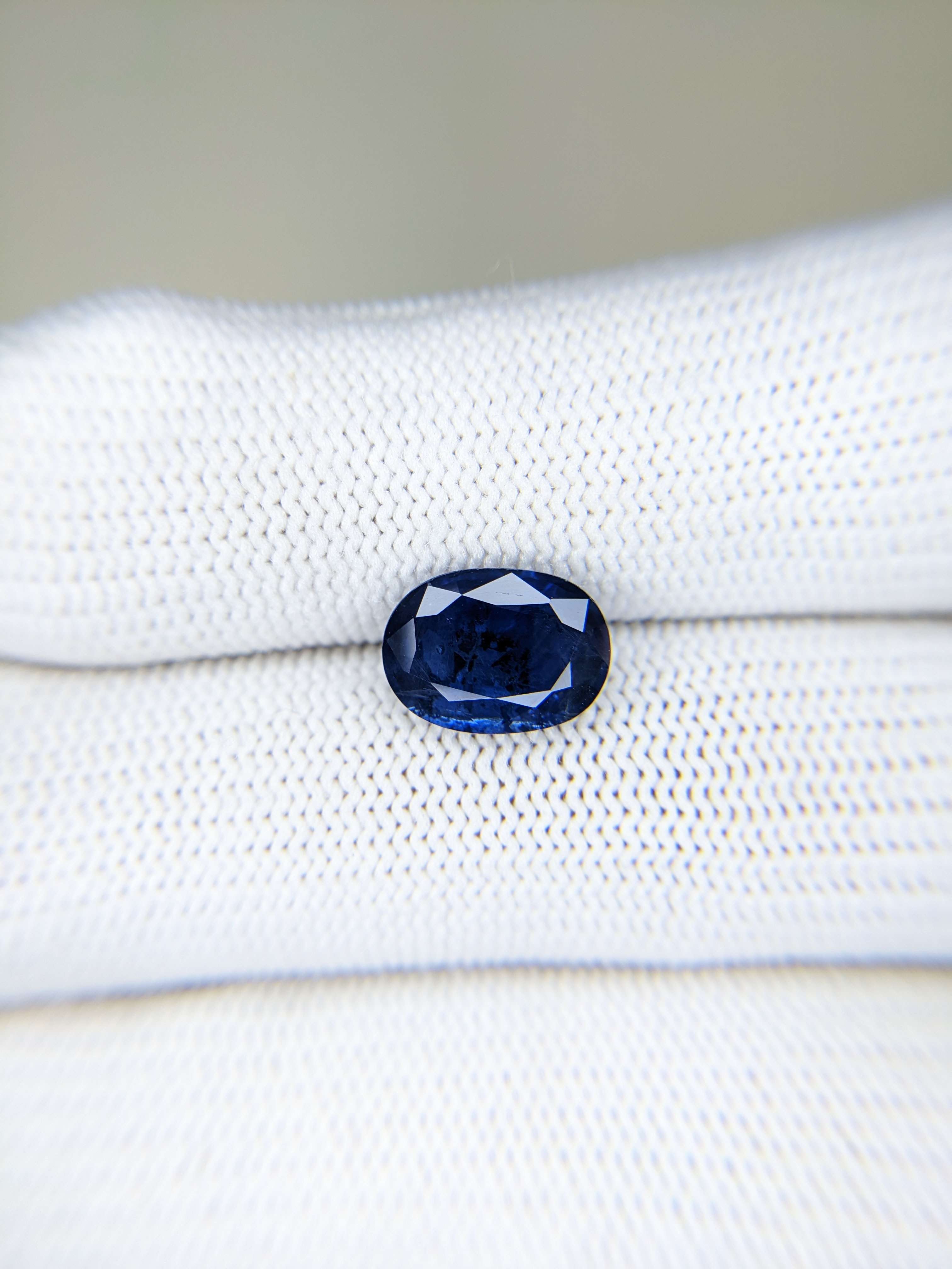 Sapphire Oval: 4.17ct