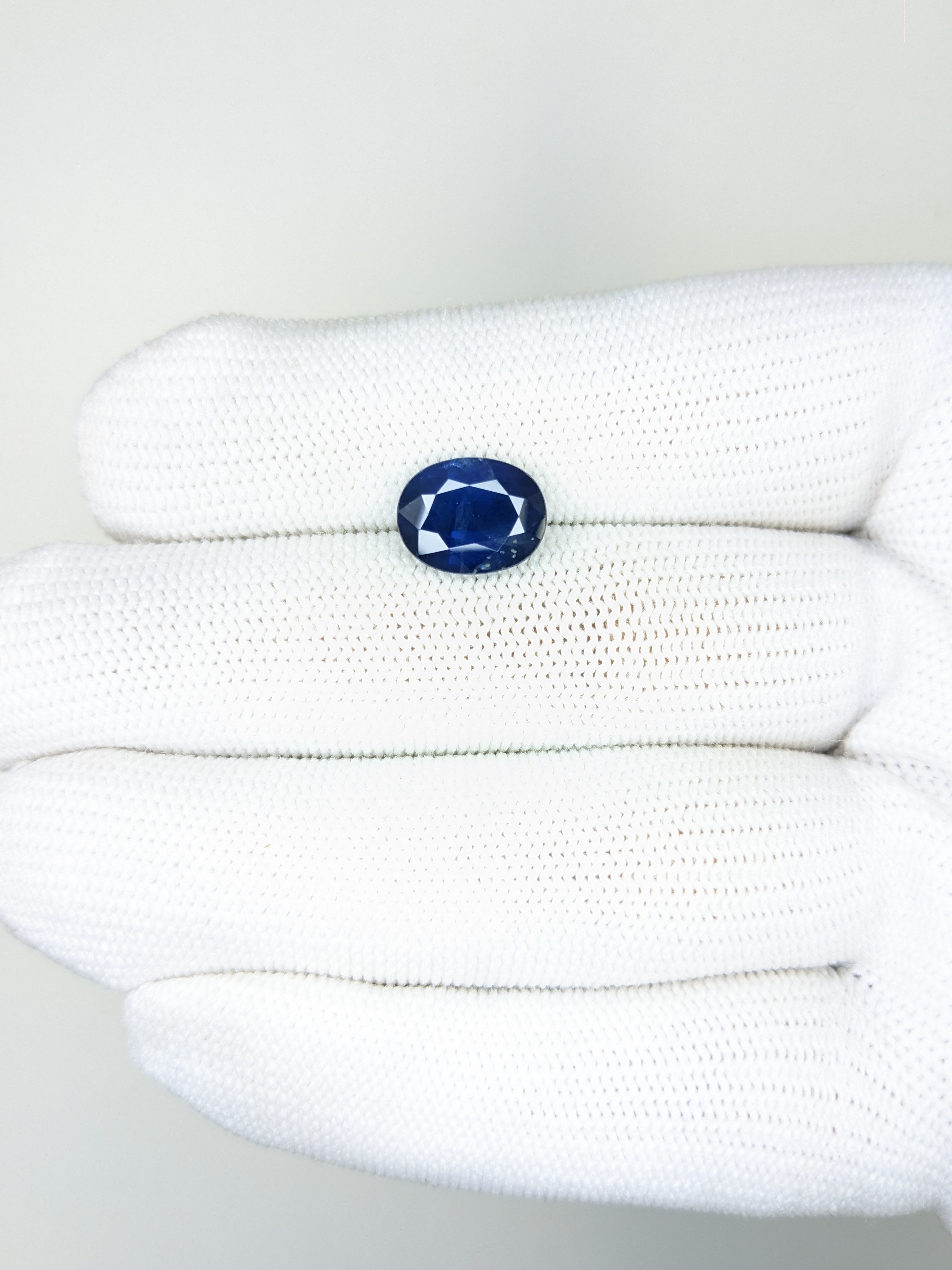 Sapphire Oval: 4.21ct