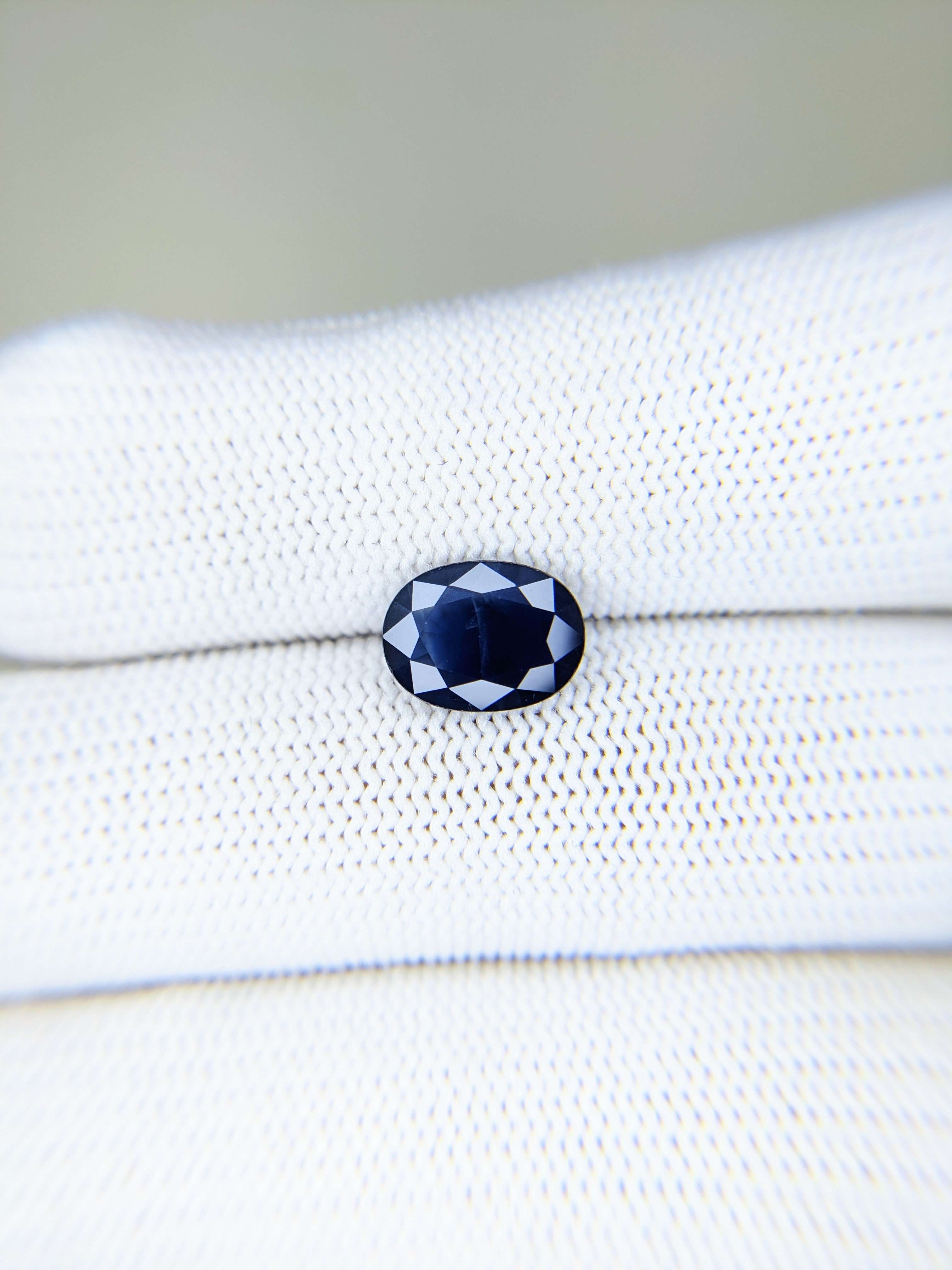 Sapphire Oval: 2.70ct