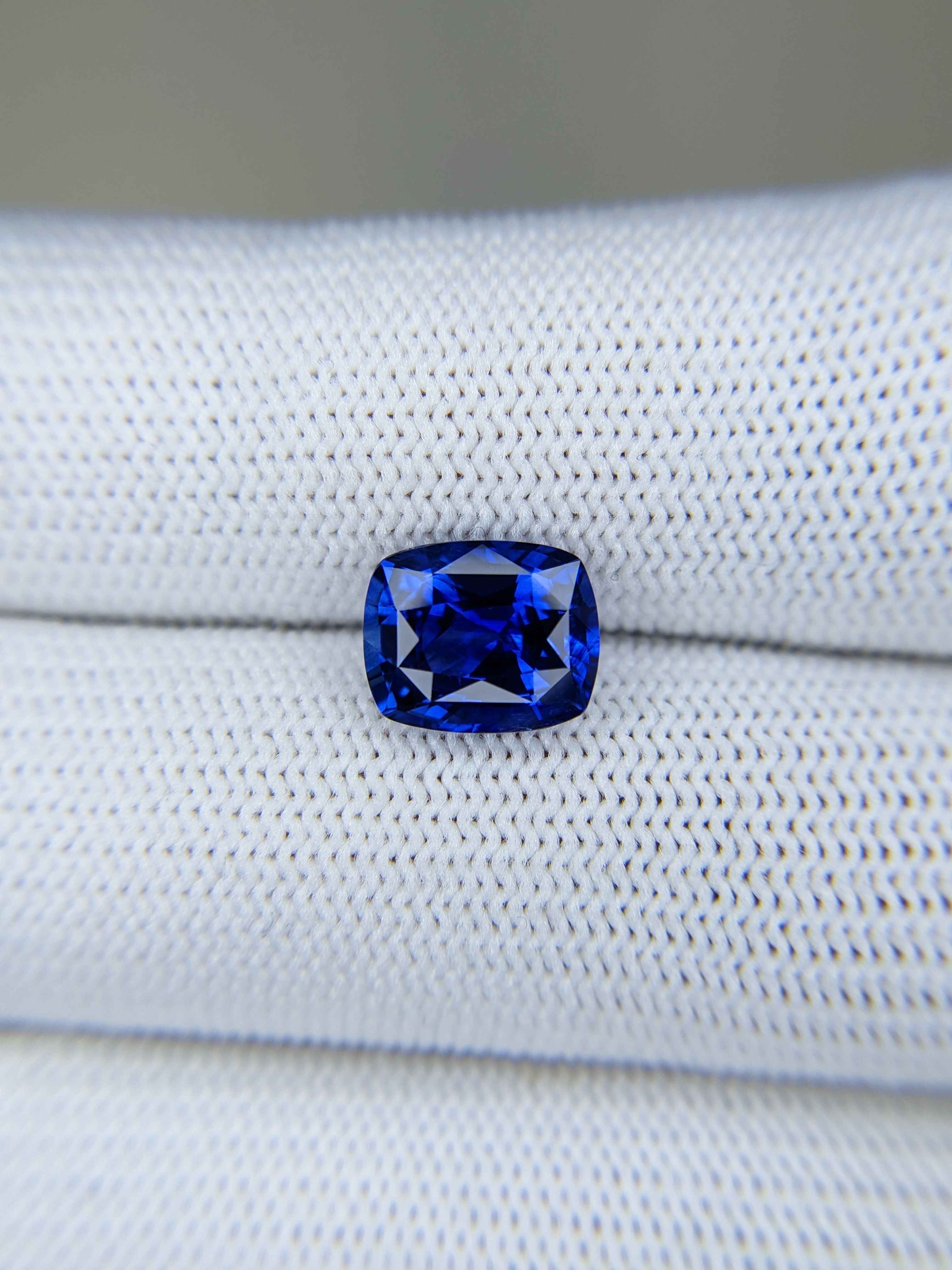 Sapphire Cushion: 3.06ct