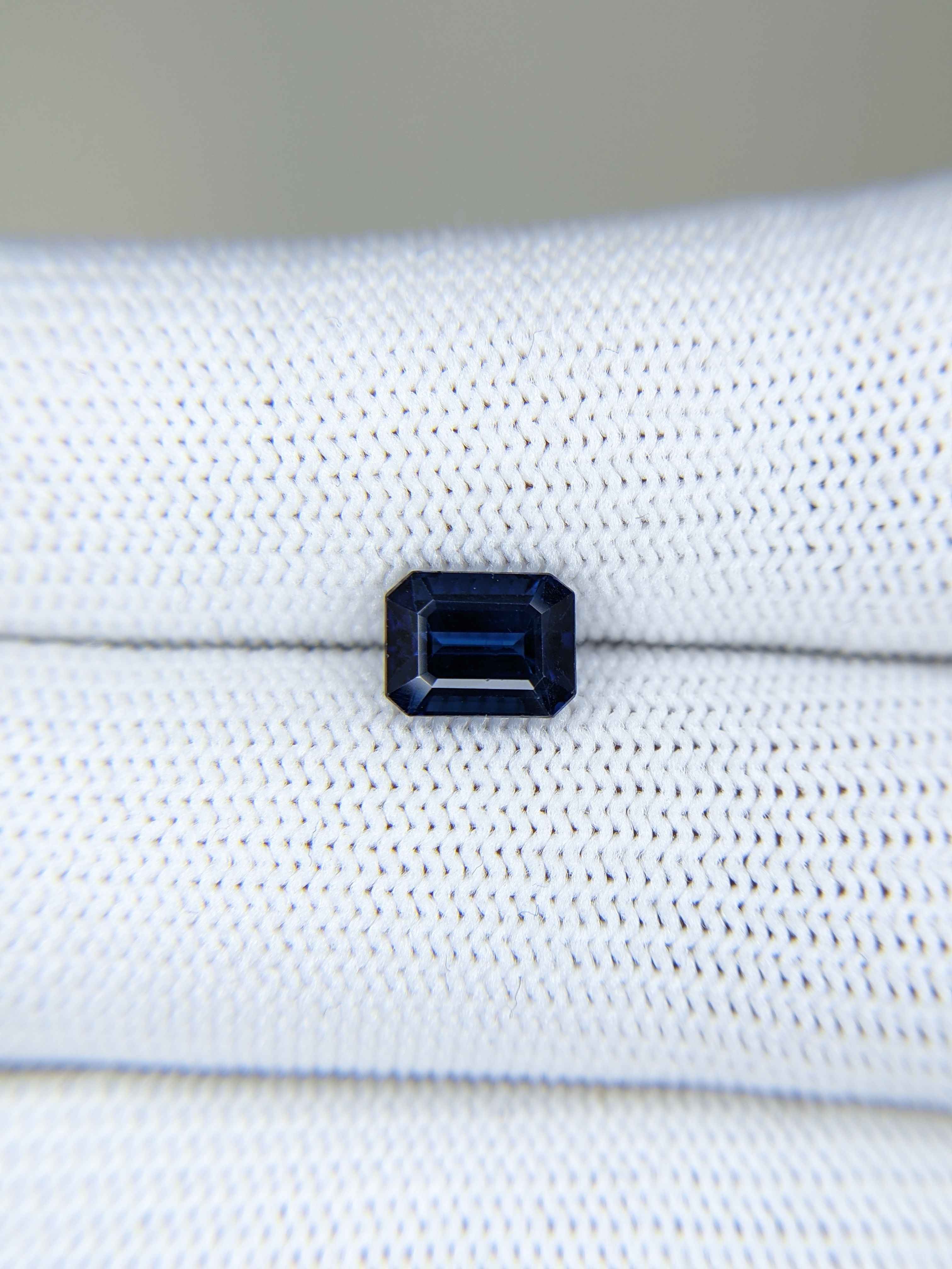 Blue Sapphire Emerald Cut: 1.99ct