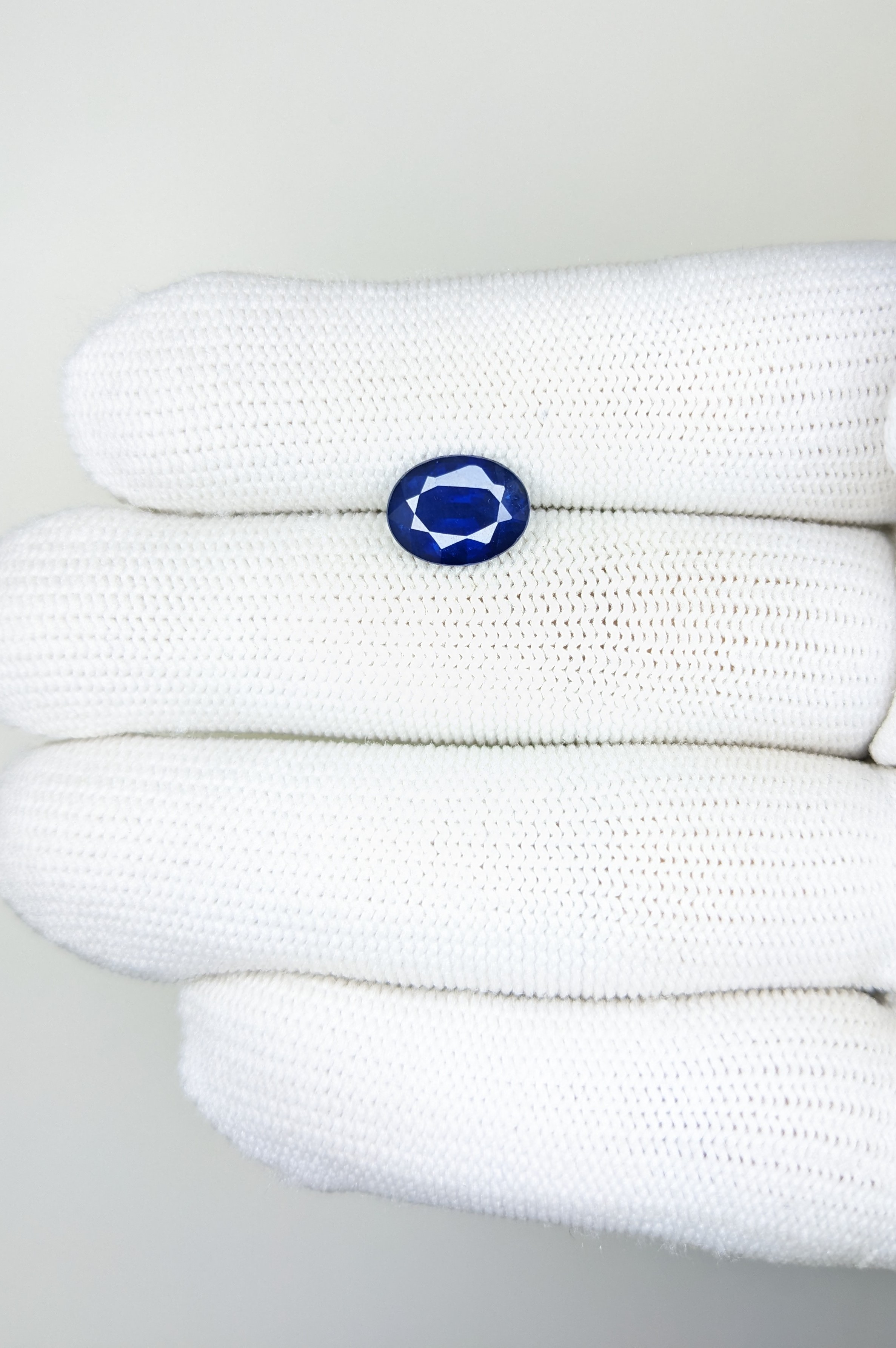 Sapphire Oval: 3.05ct