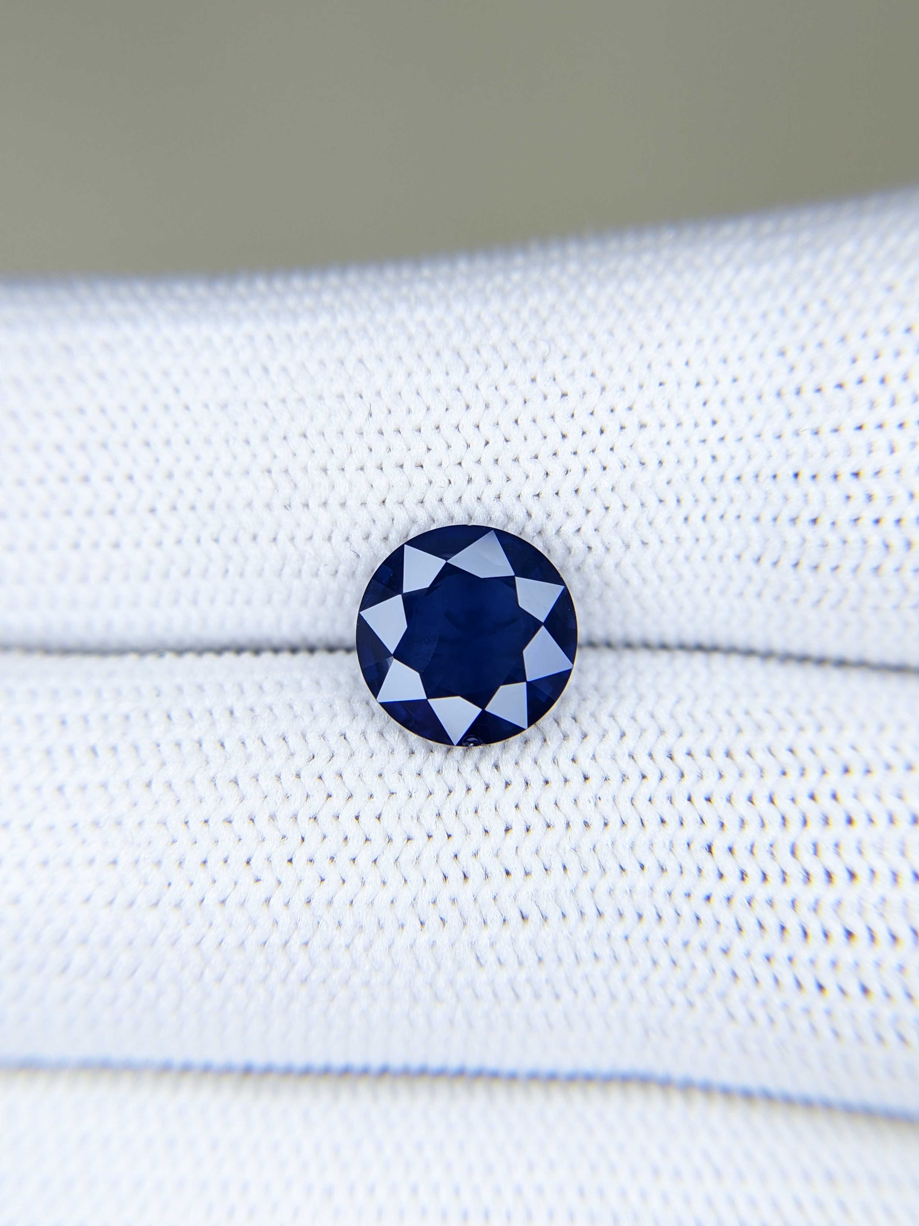 Sapphire Round: 2.91ct