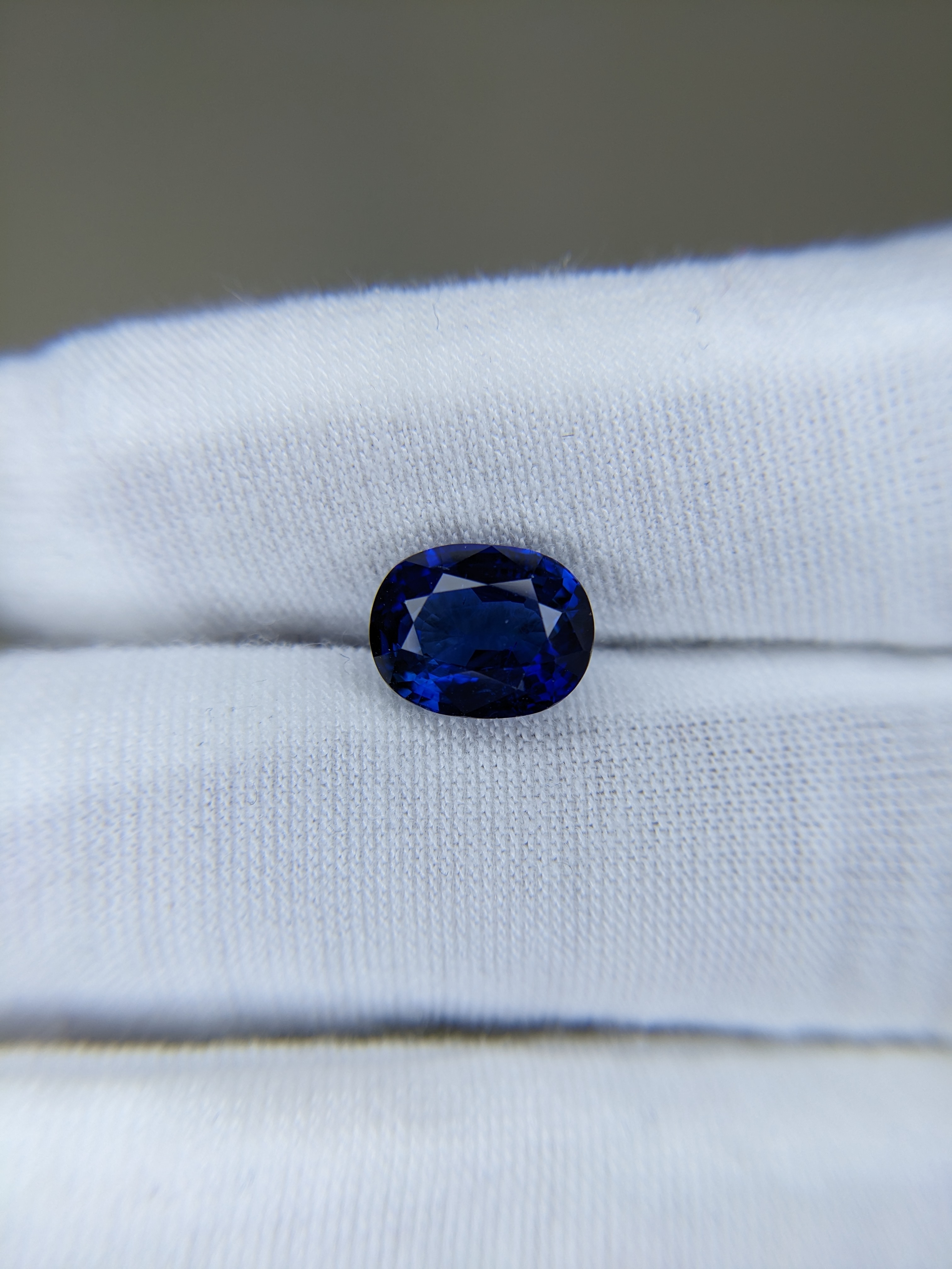 Sapphire Oval: 4.33ct