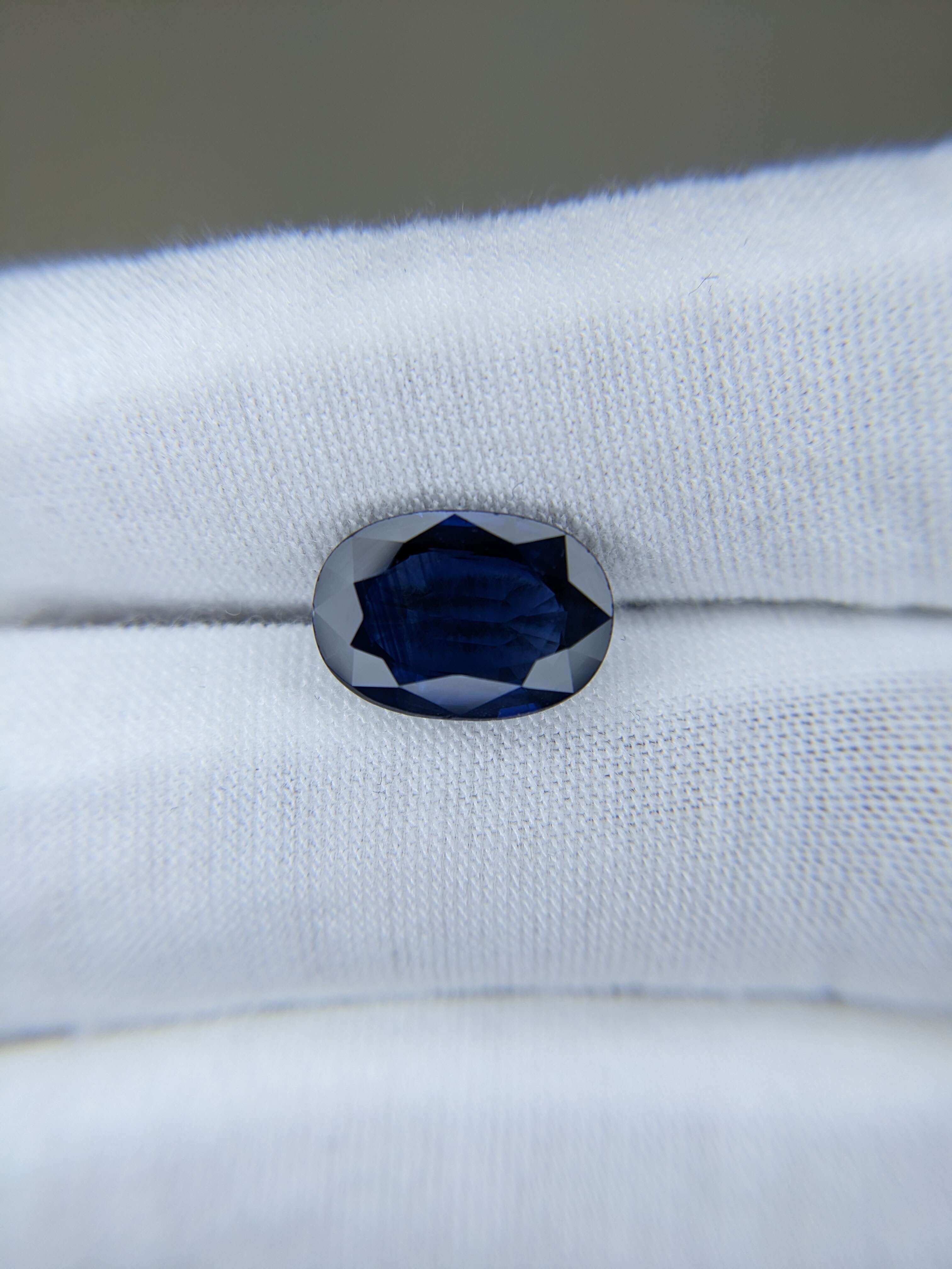 Blue Sapphire Oval: 4.92ct