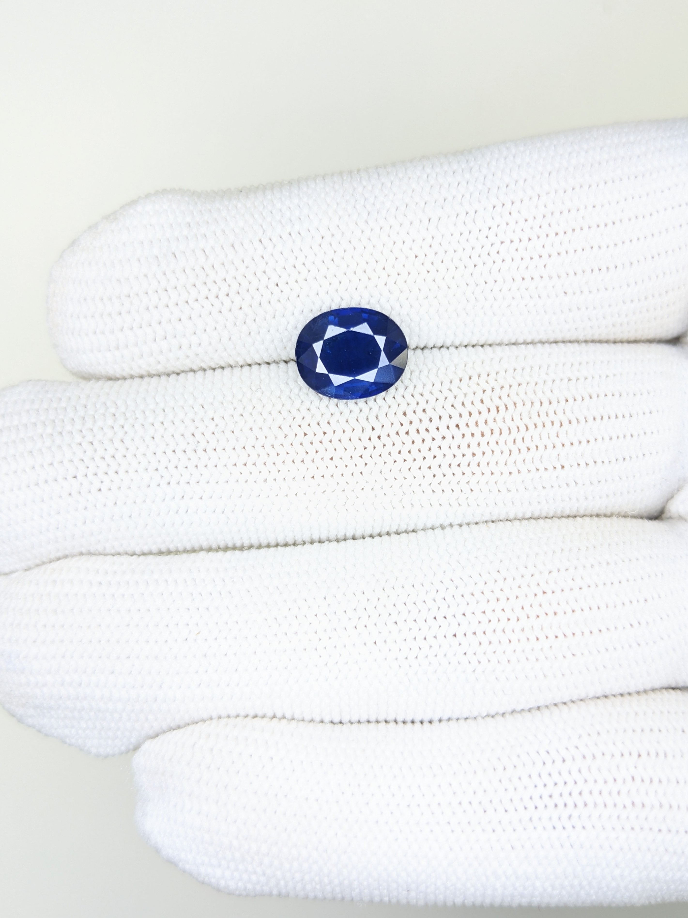 Sapphire Oval: 3.42ct