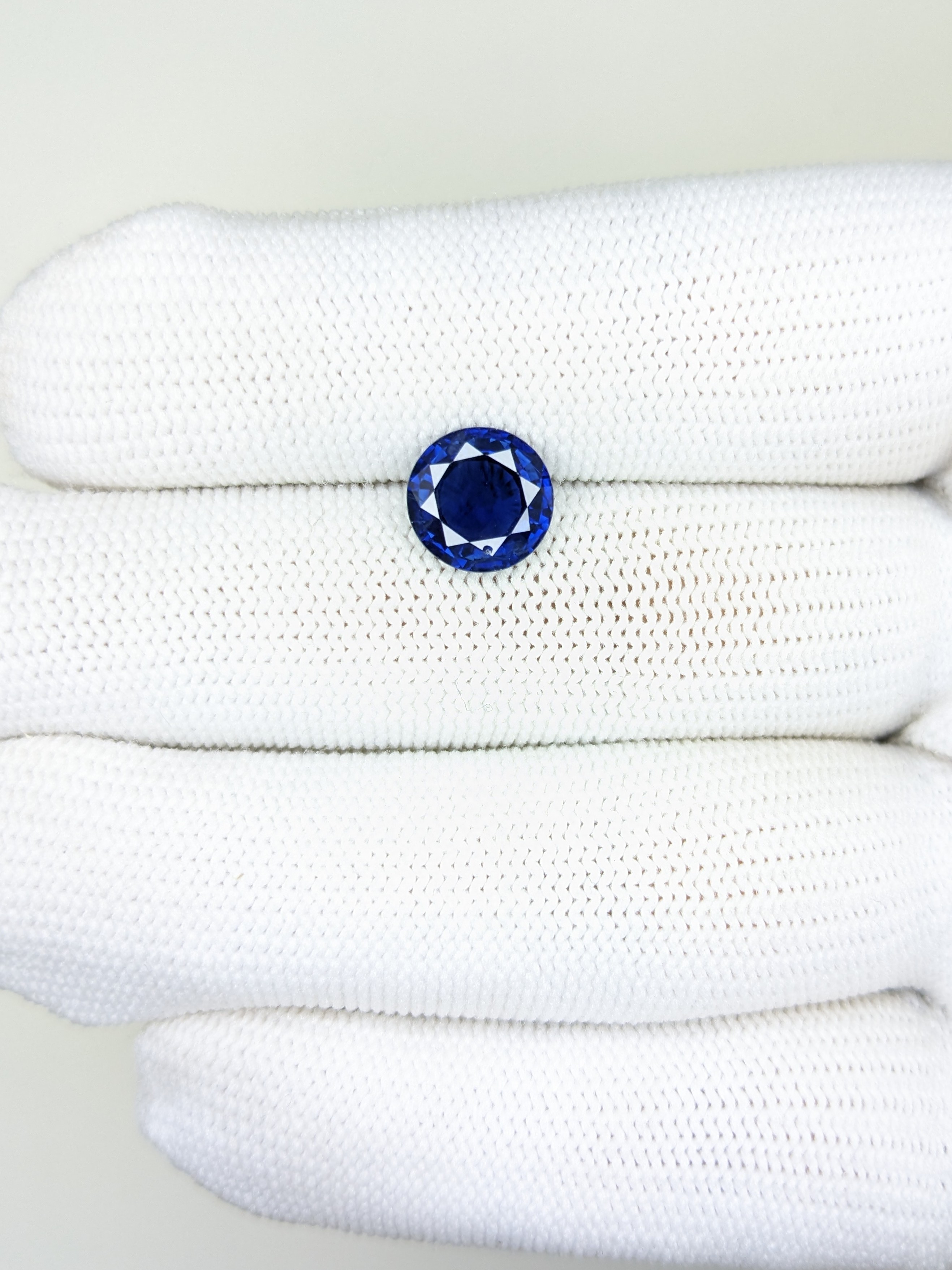 Sapphire Round: 2.59ct