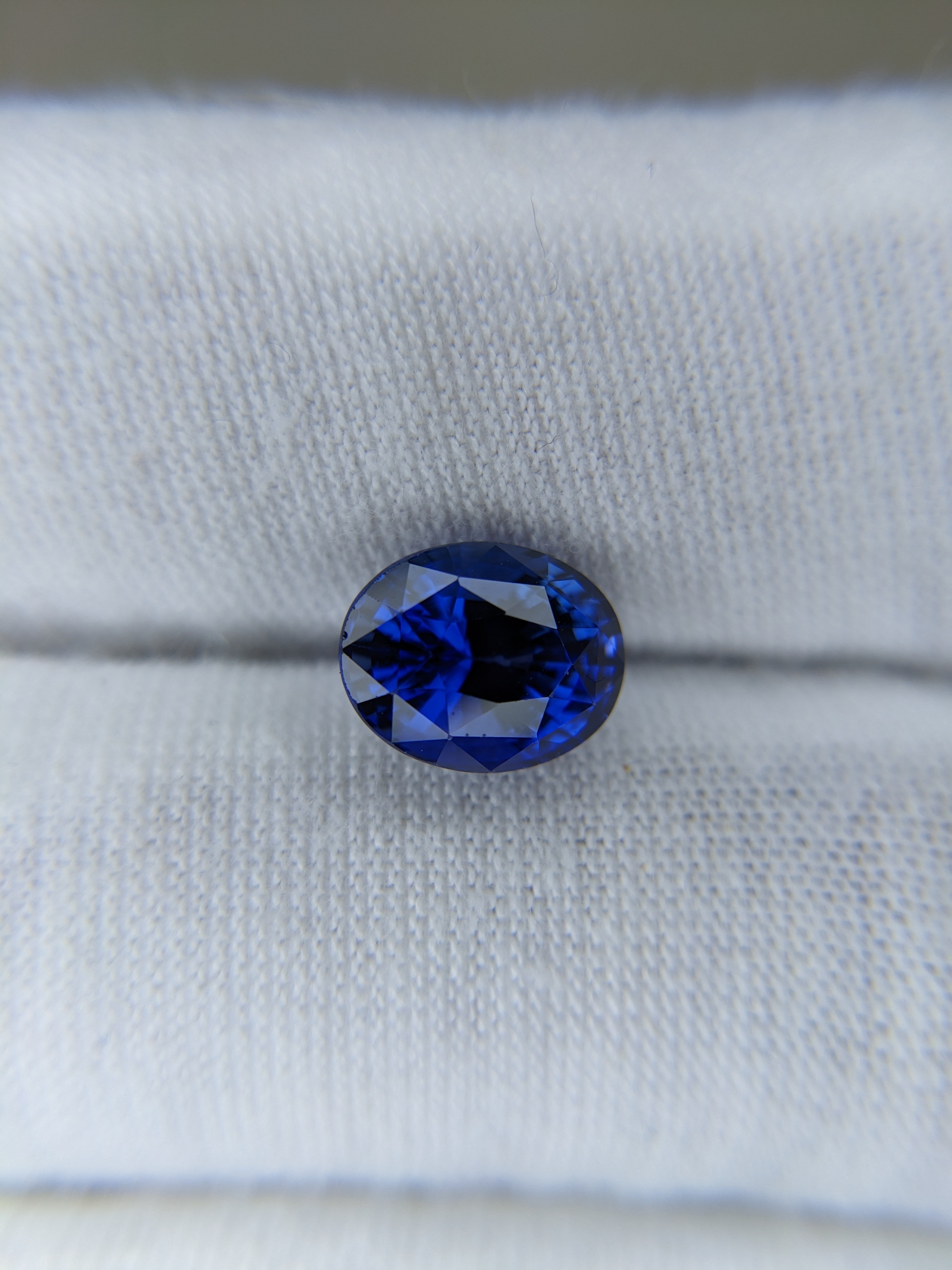 Sapphire Oval: 3.33ct
