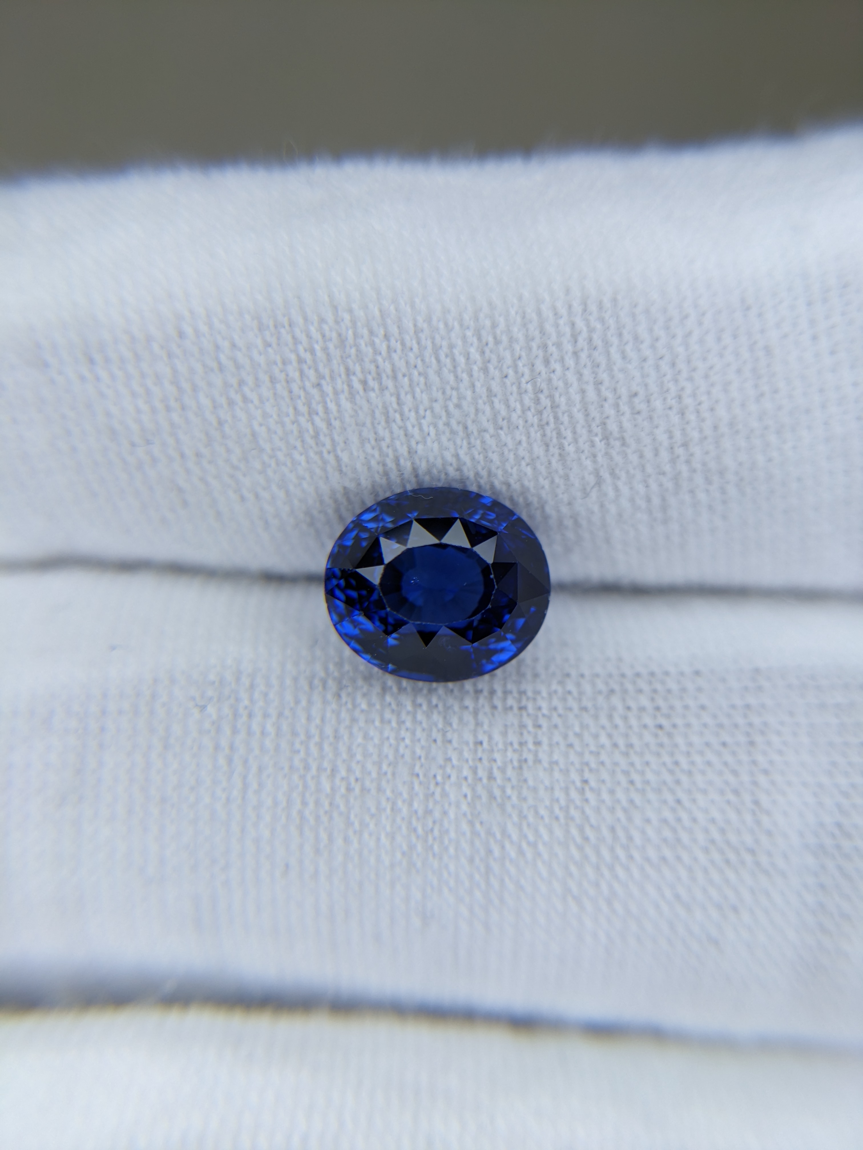 Sapphire Oval: 3.60ct