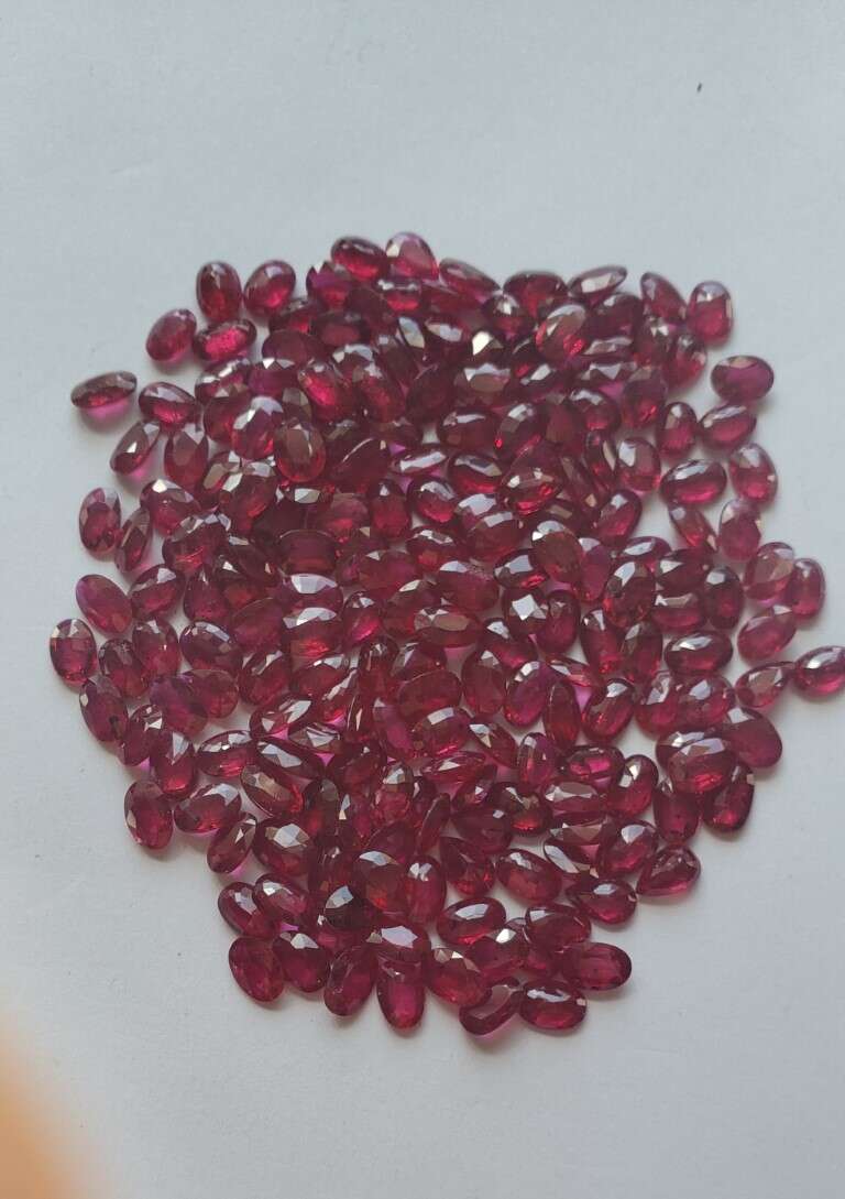 Ruby-Oval: 6mm x 4mm