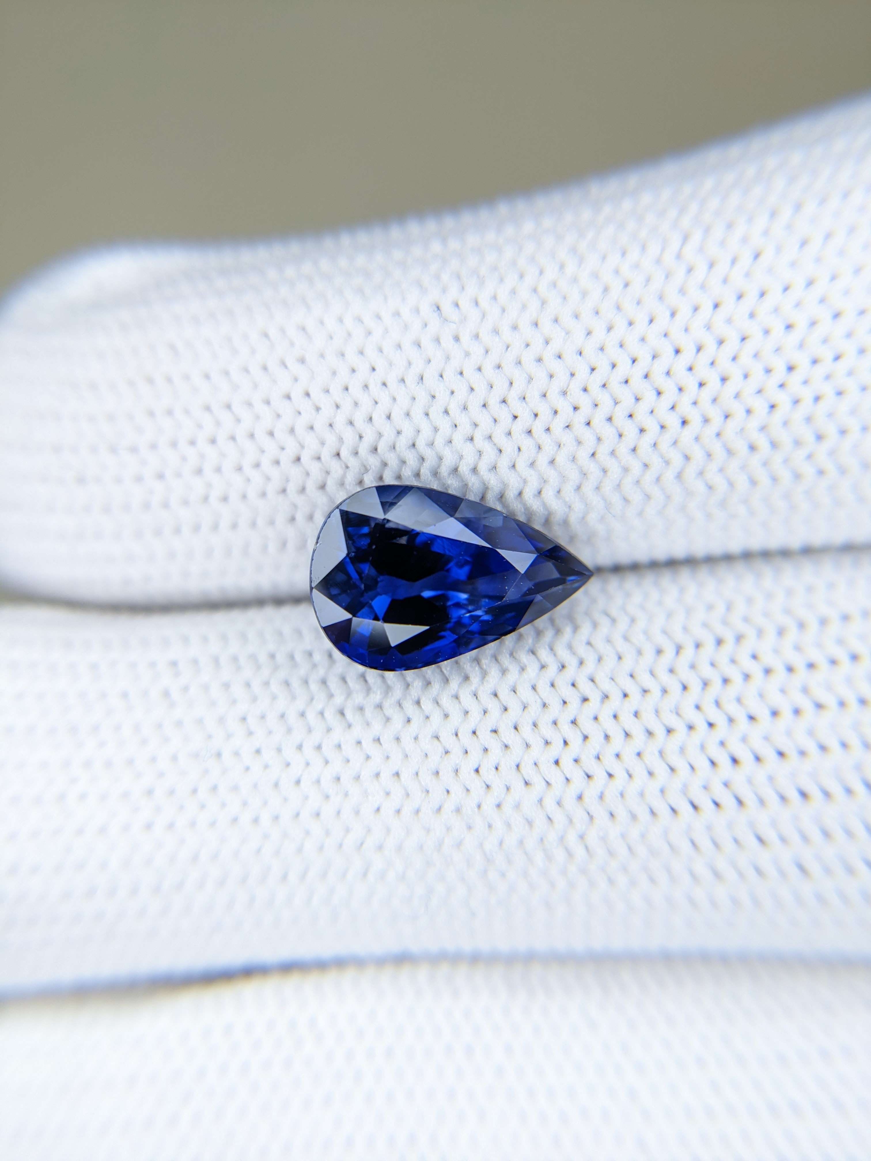 Sapphire Pear: 4.27ct