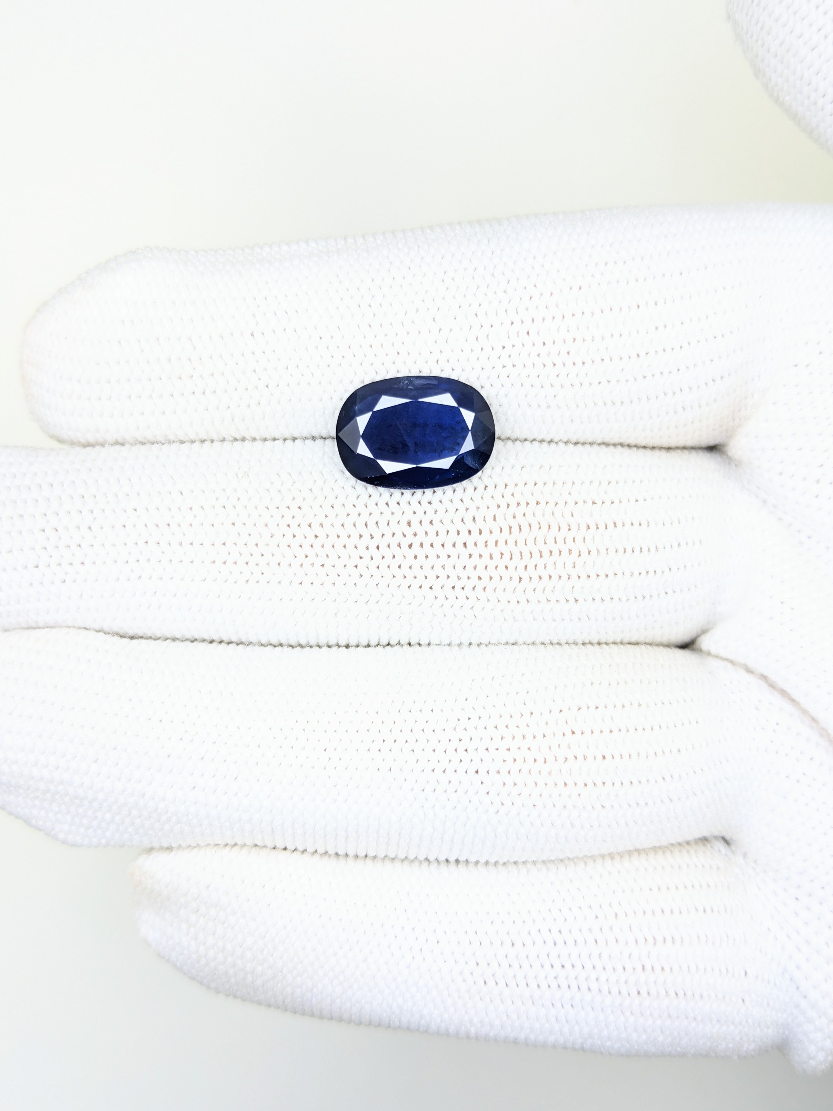 Sapphire Oval: 4.19ct