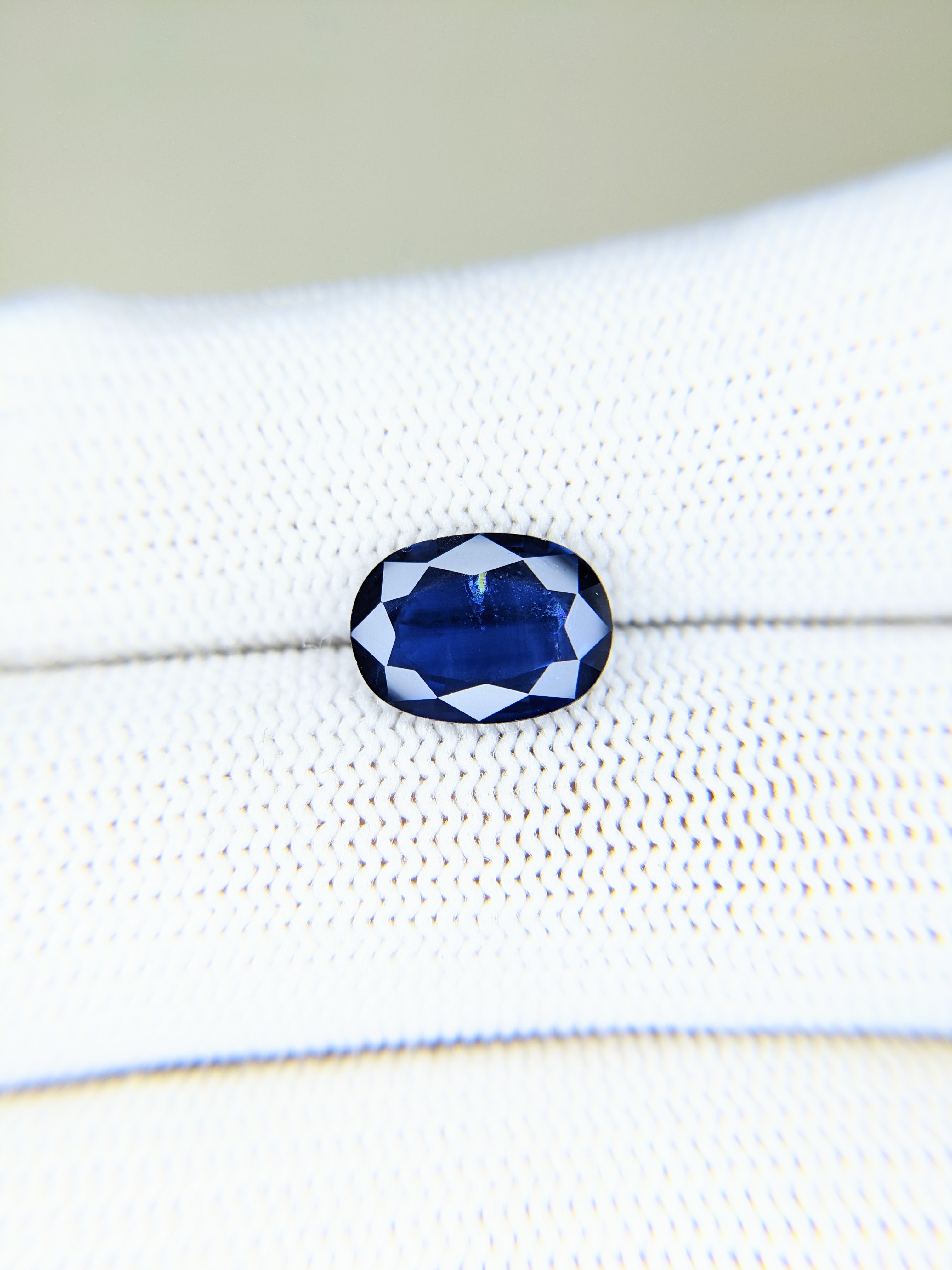 Sapphire Oval: 3.34ct