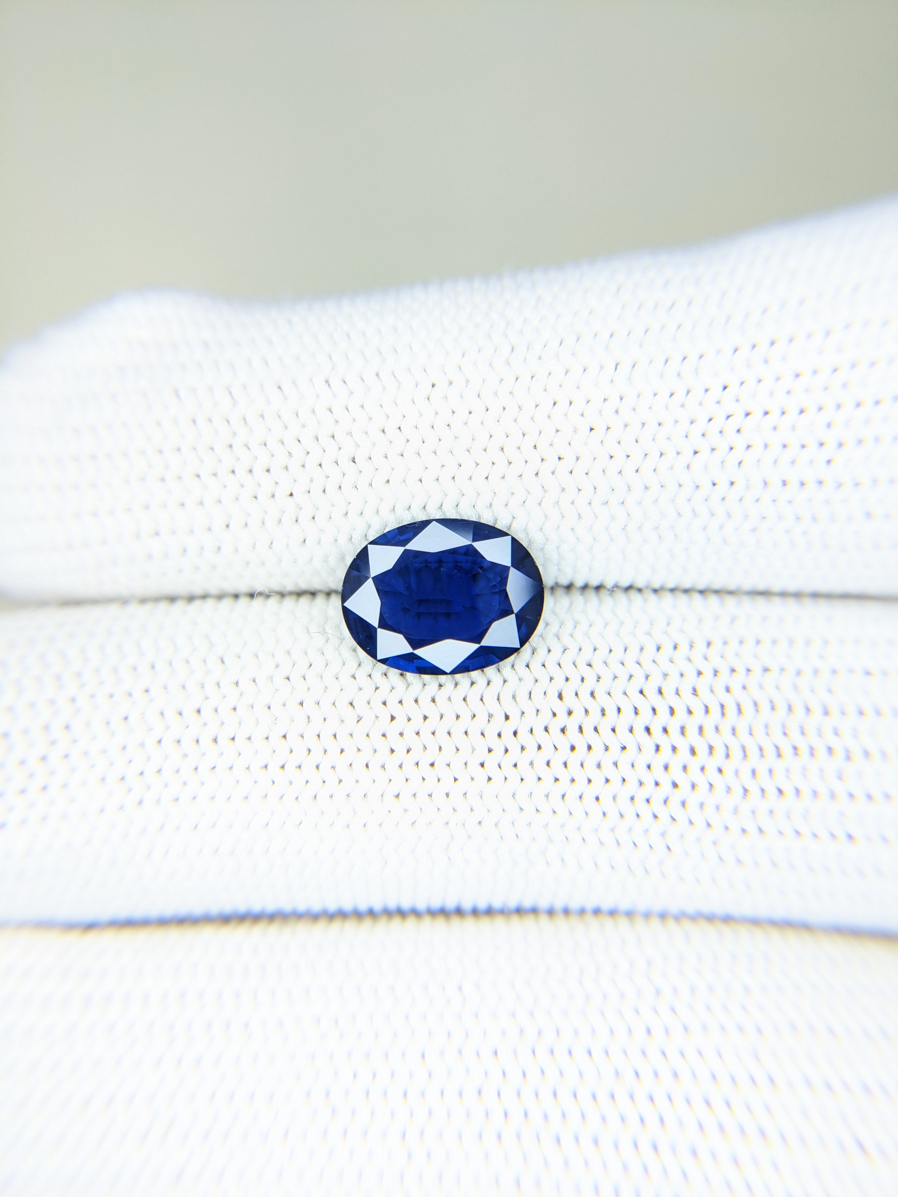 Sapphire Oval: 2.64ct