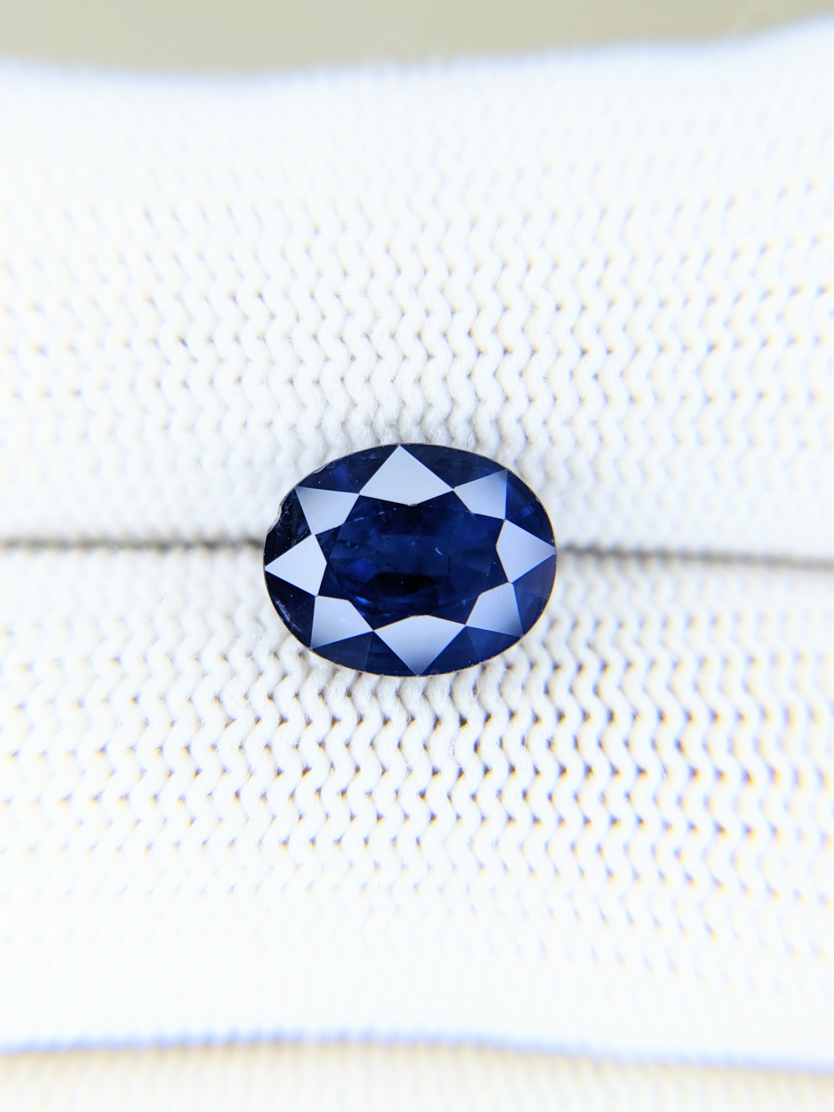 Sapphire Oval: 3.49ct