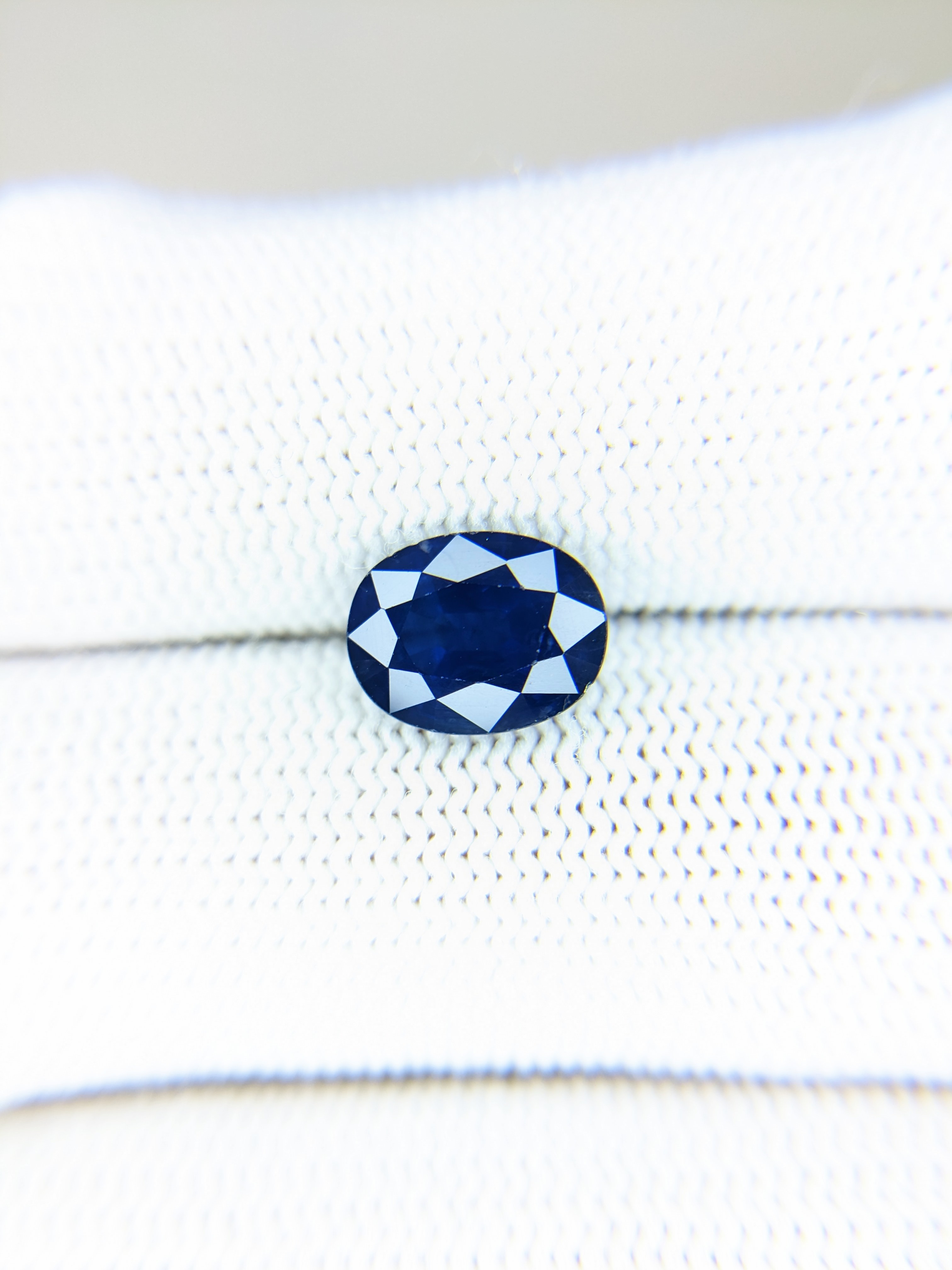 Sapphire Oval: 2.87ct