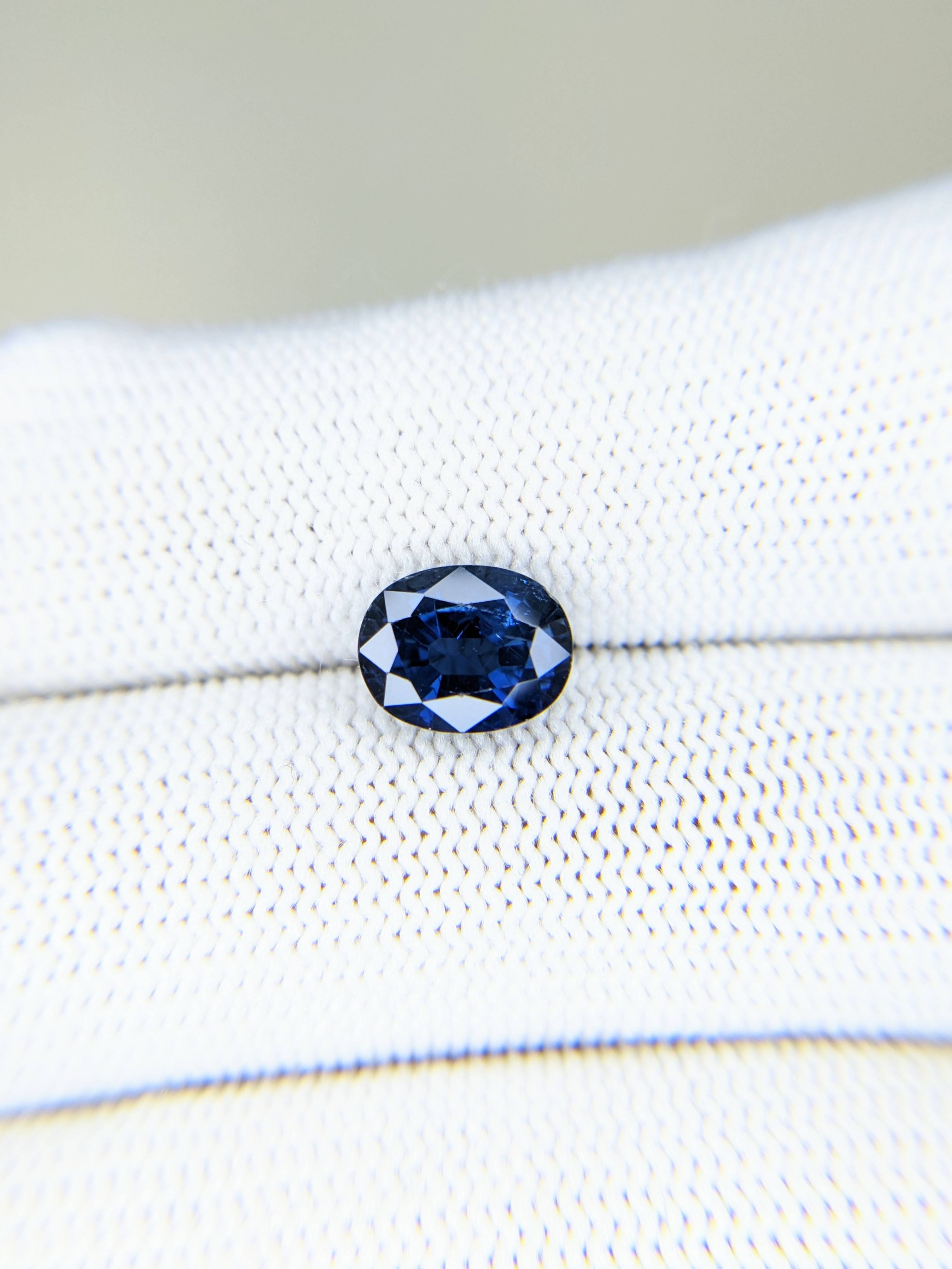 Sapphire Oval: 3.26ct