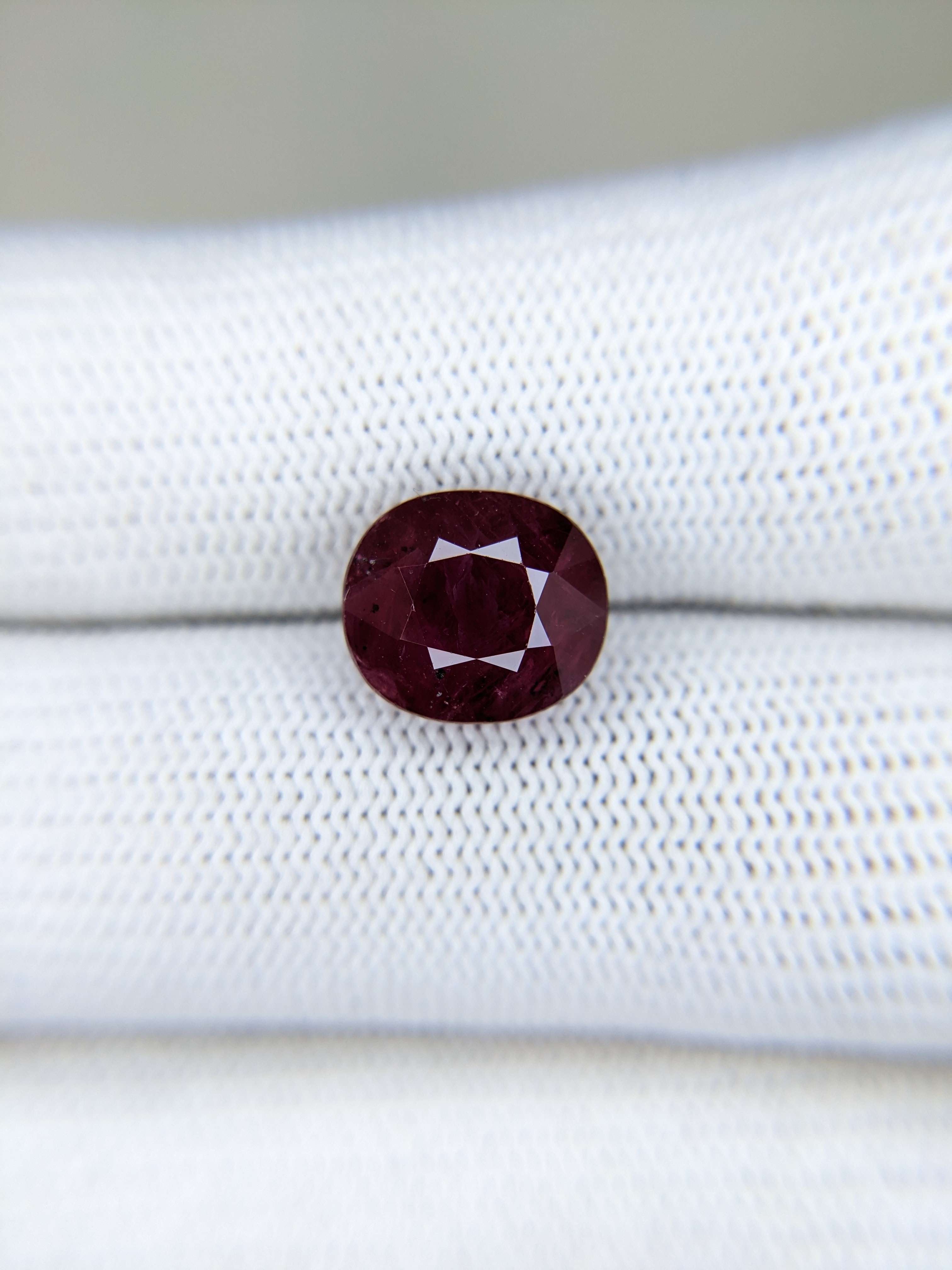 Ruby Oval: 5.92ct