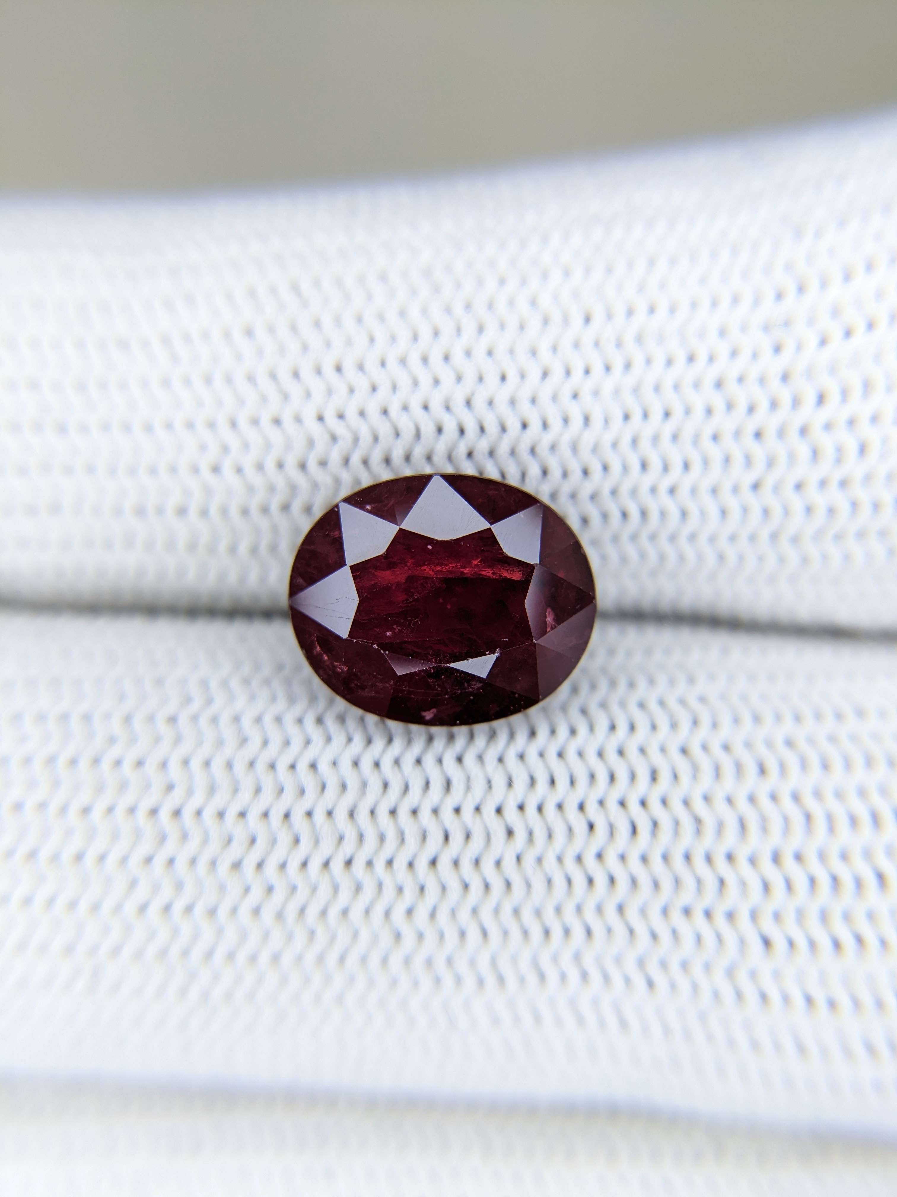 Ruby Oval: 4.53ct
