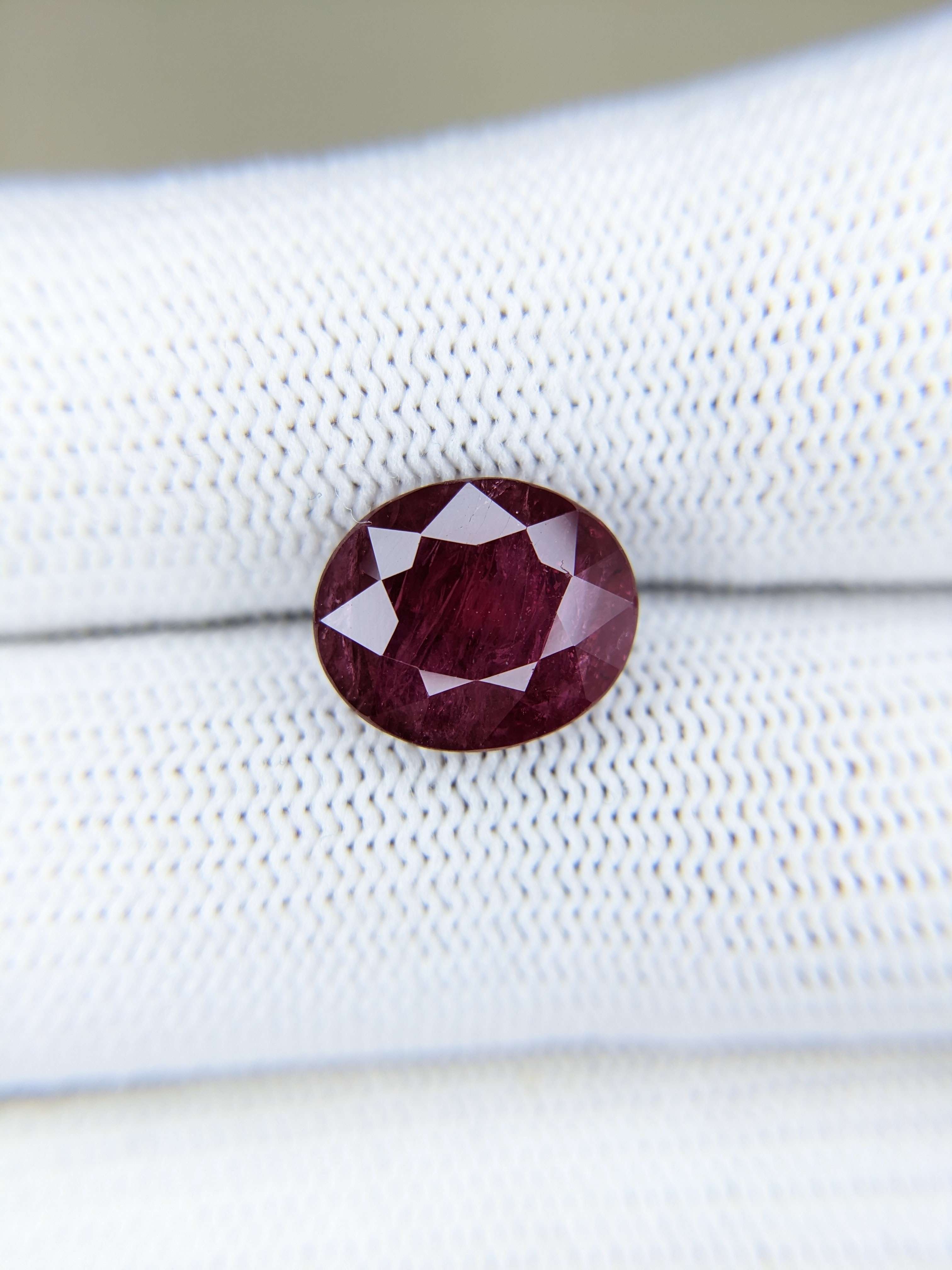Ruby Oval: 5.09ct