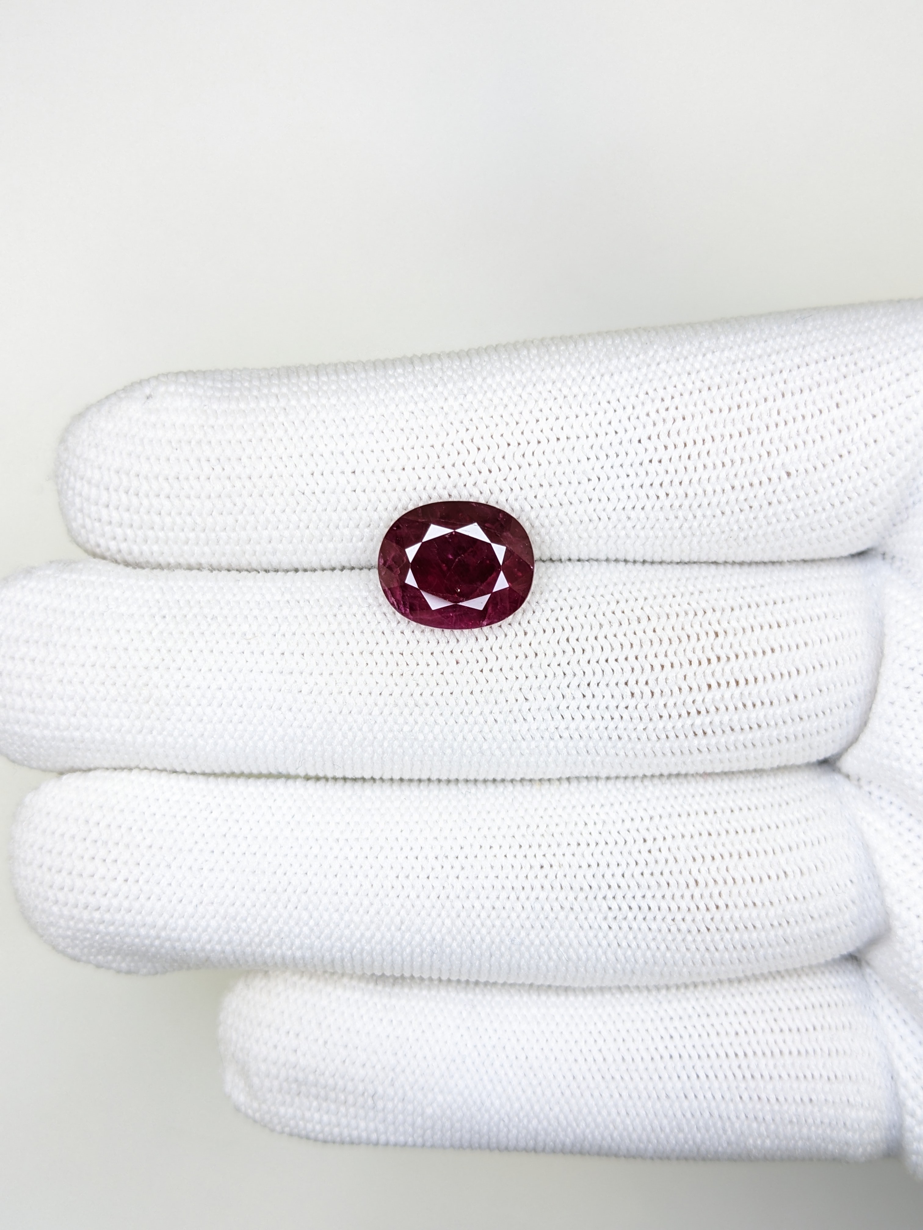 Ruby Oval: 5.61ct