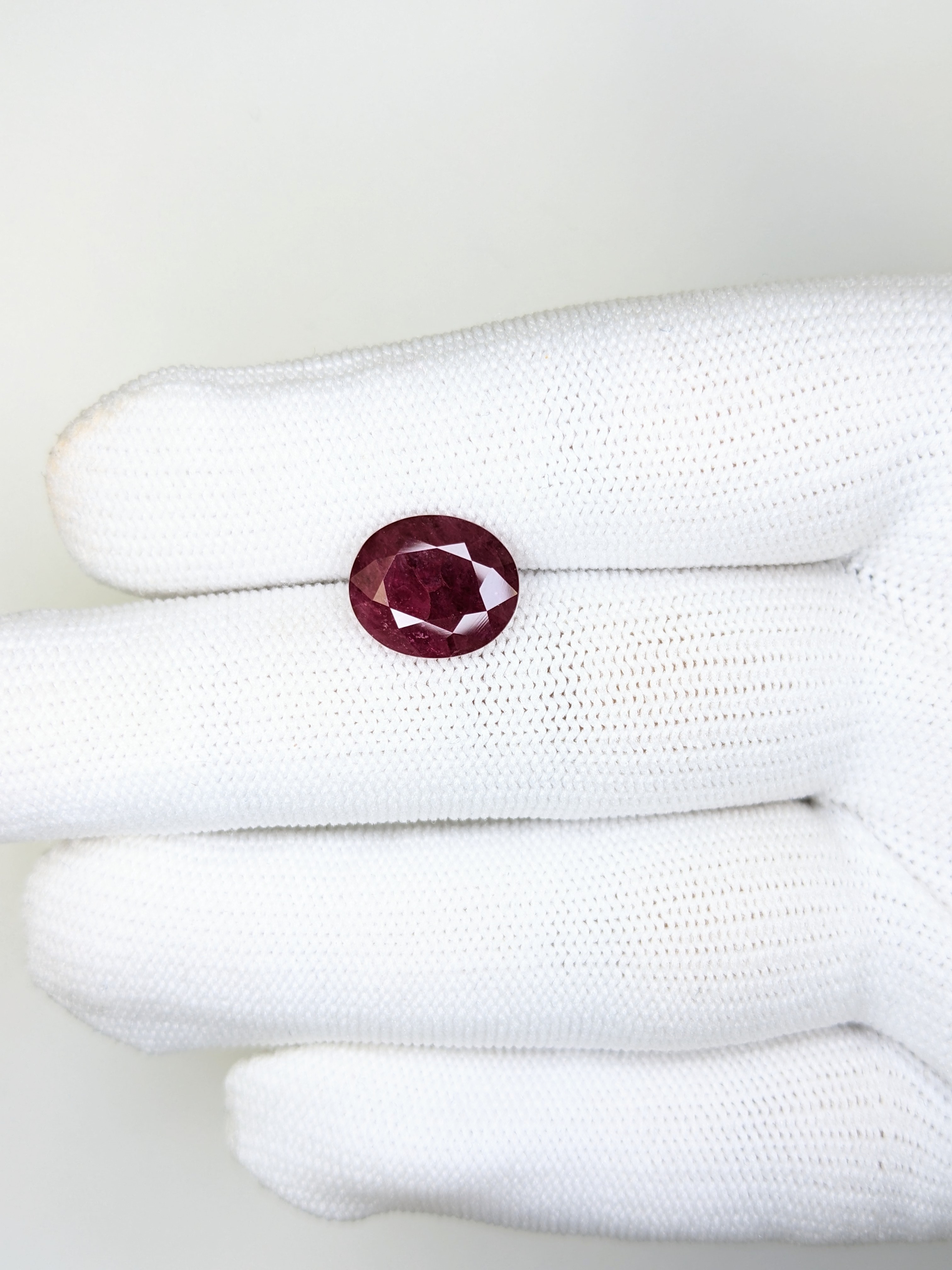 RUBY Oval: 4.87ct