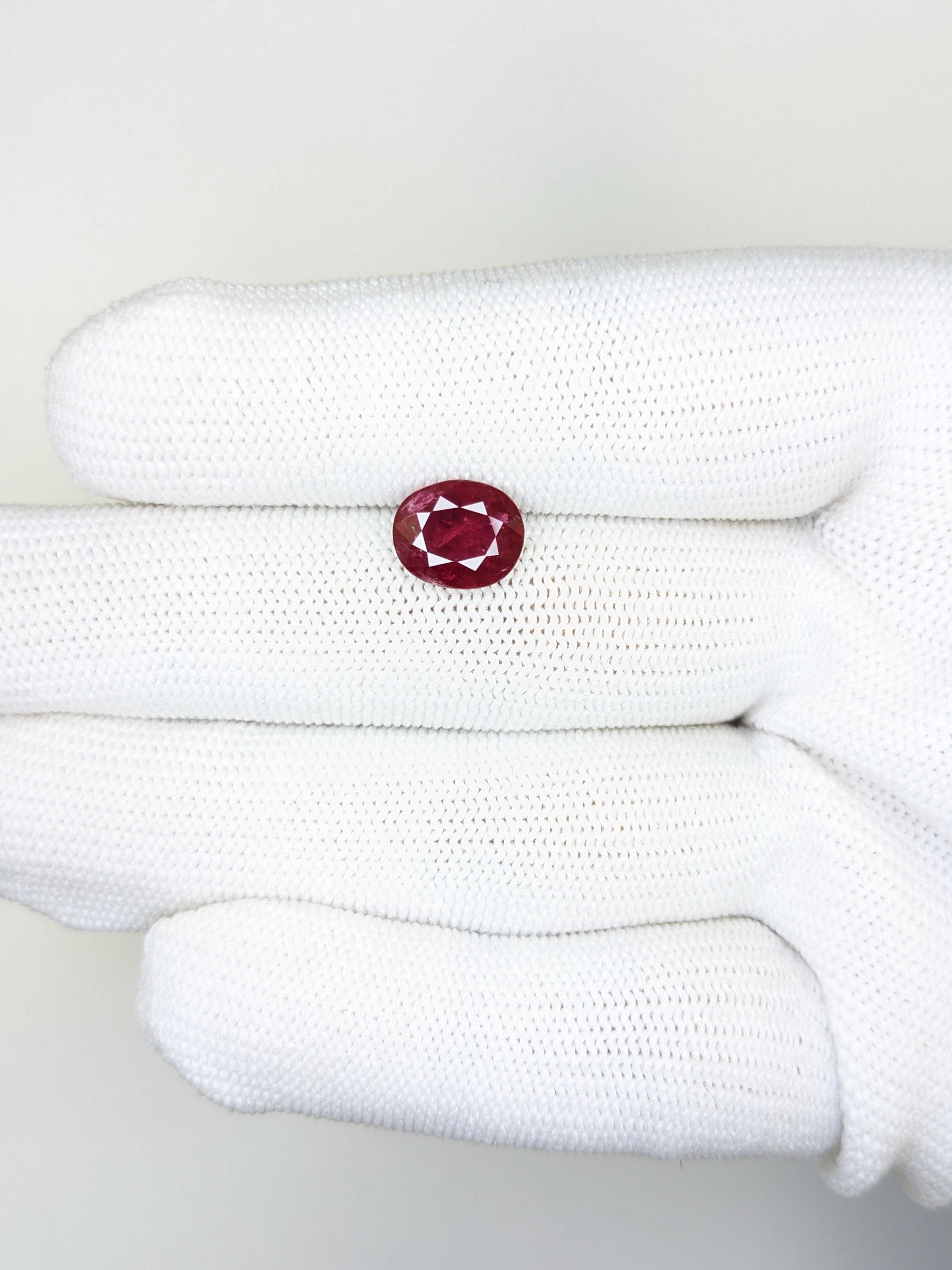 RUBY Oval: 2.81ct