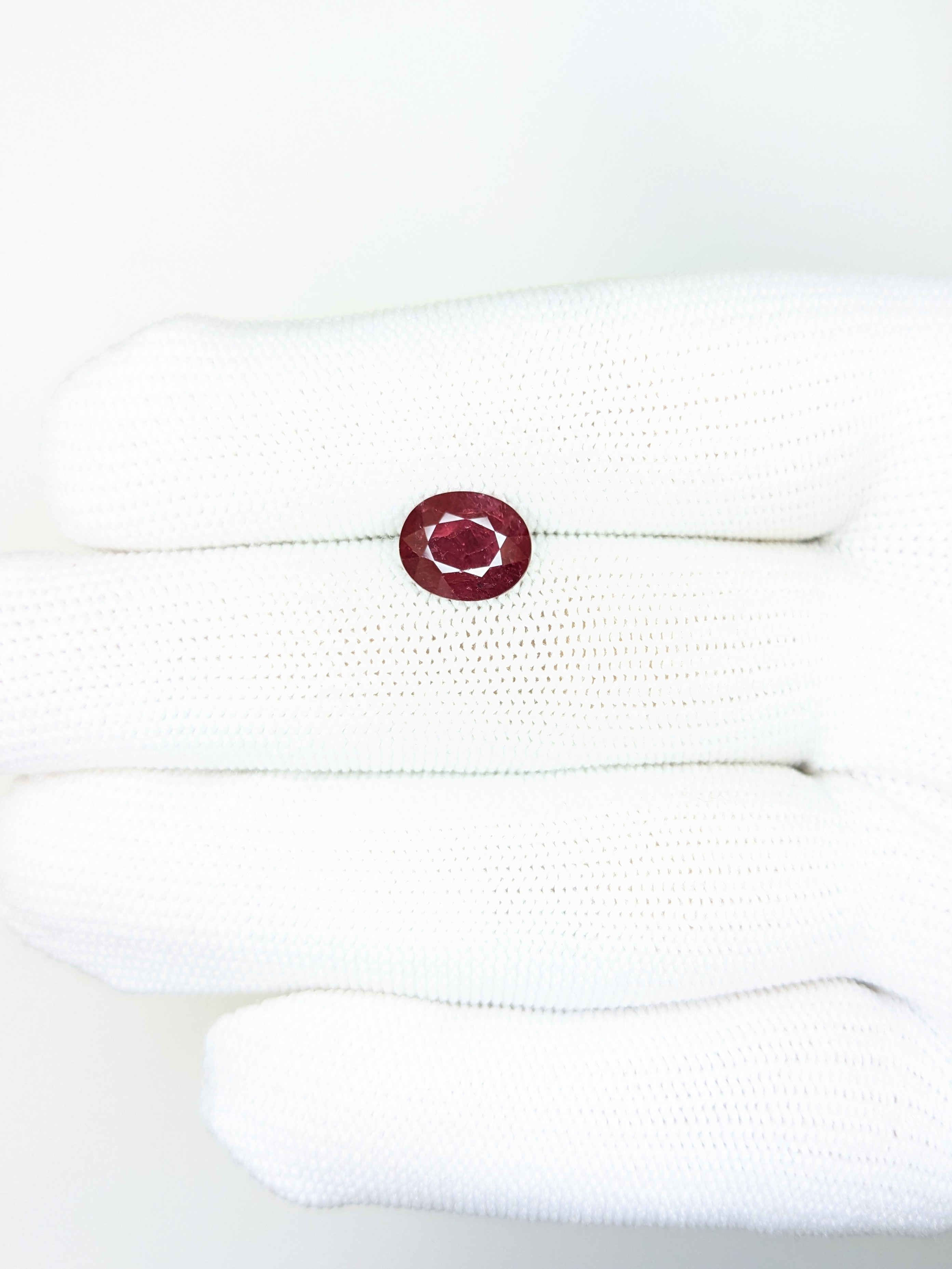 RUBY Oval: 3.09ct