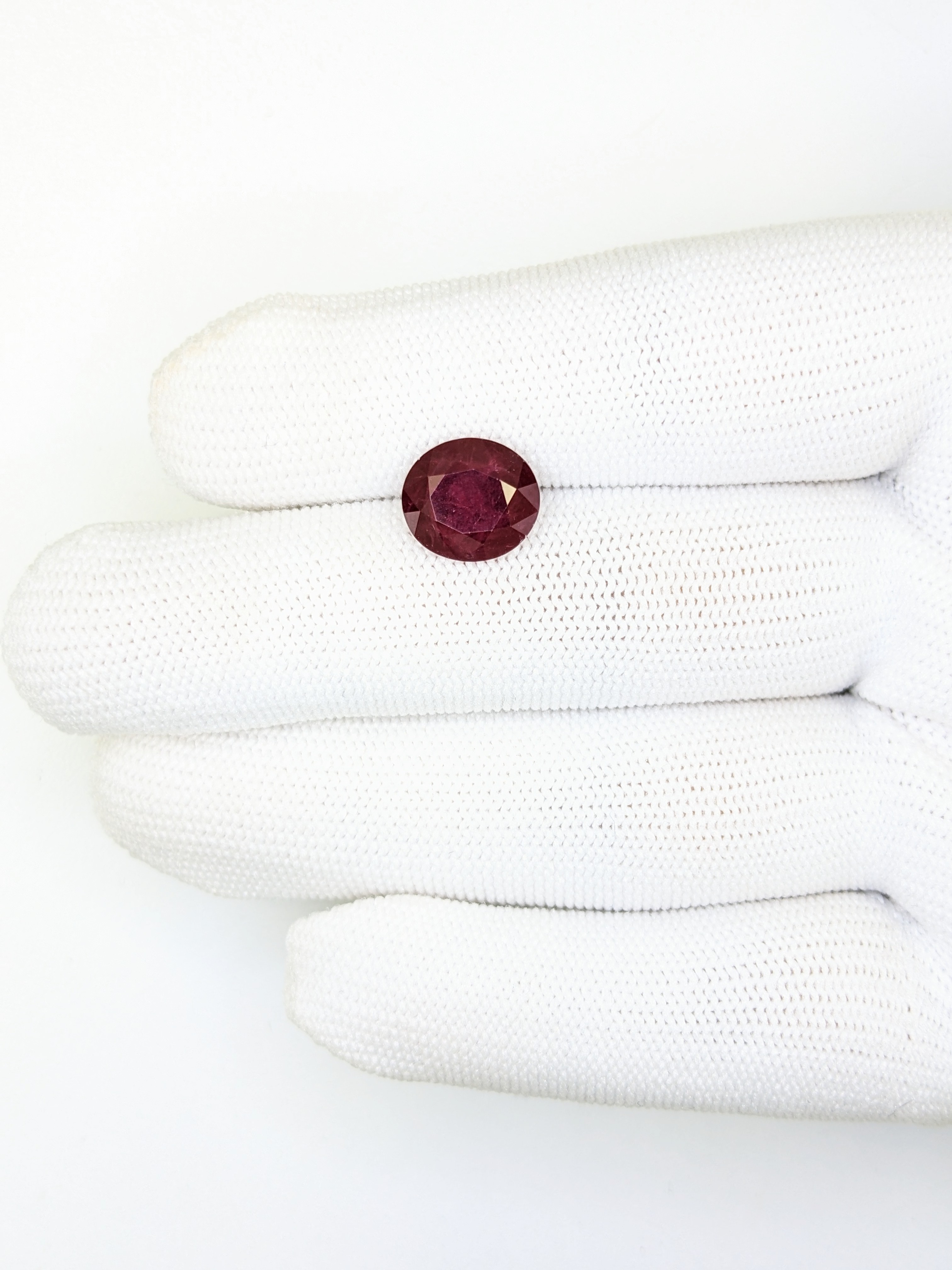 RUBY Oval: 6.04ct