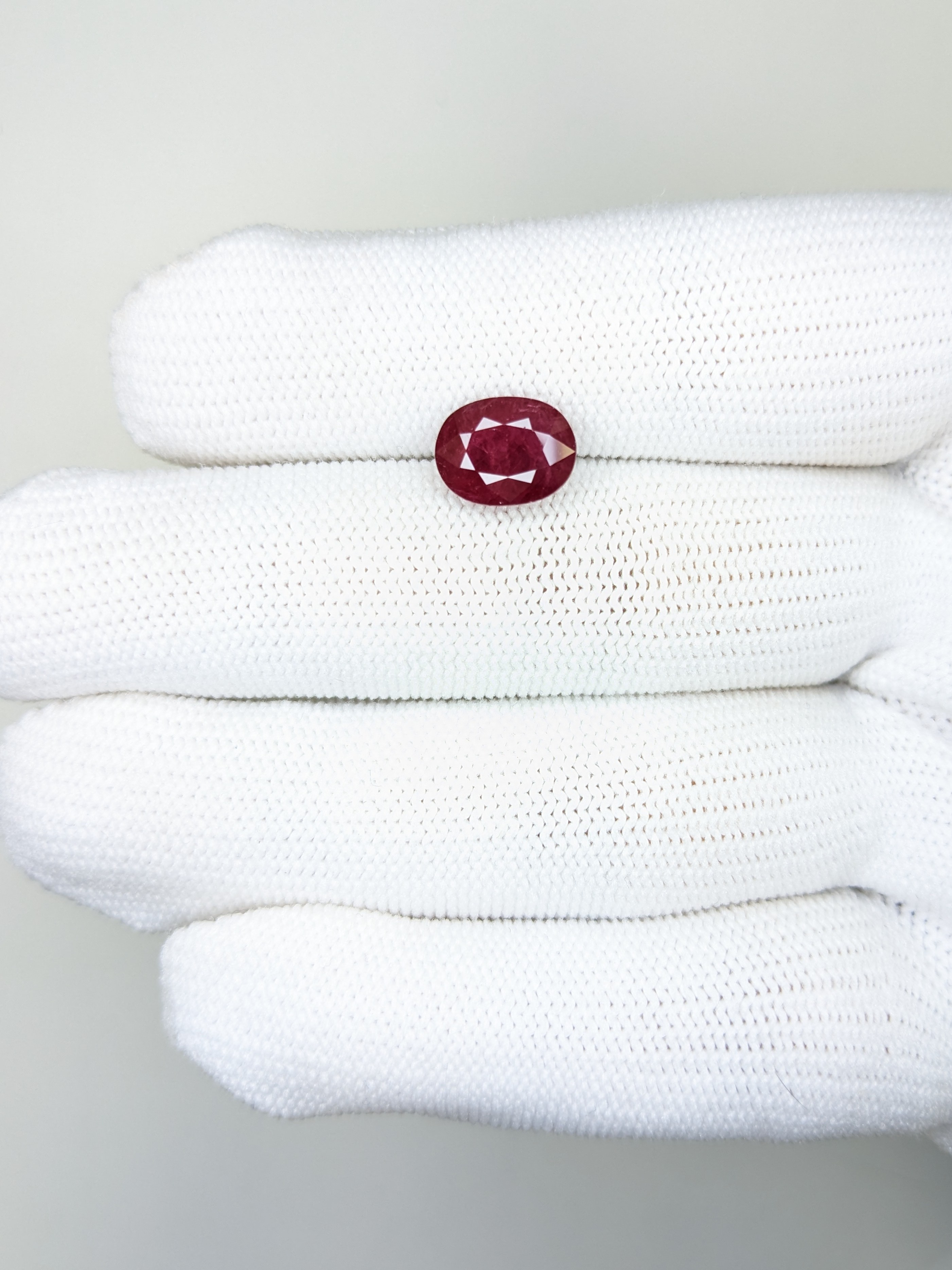 RUBY Oval: 3.57ct