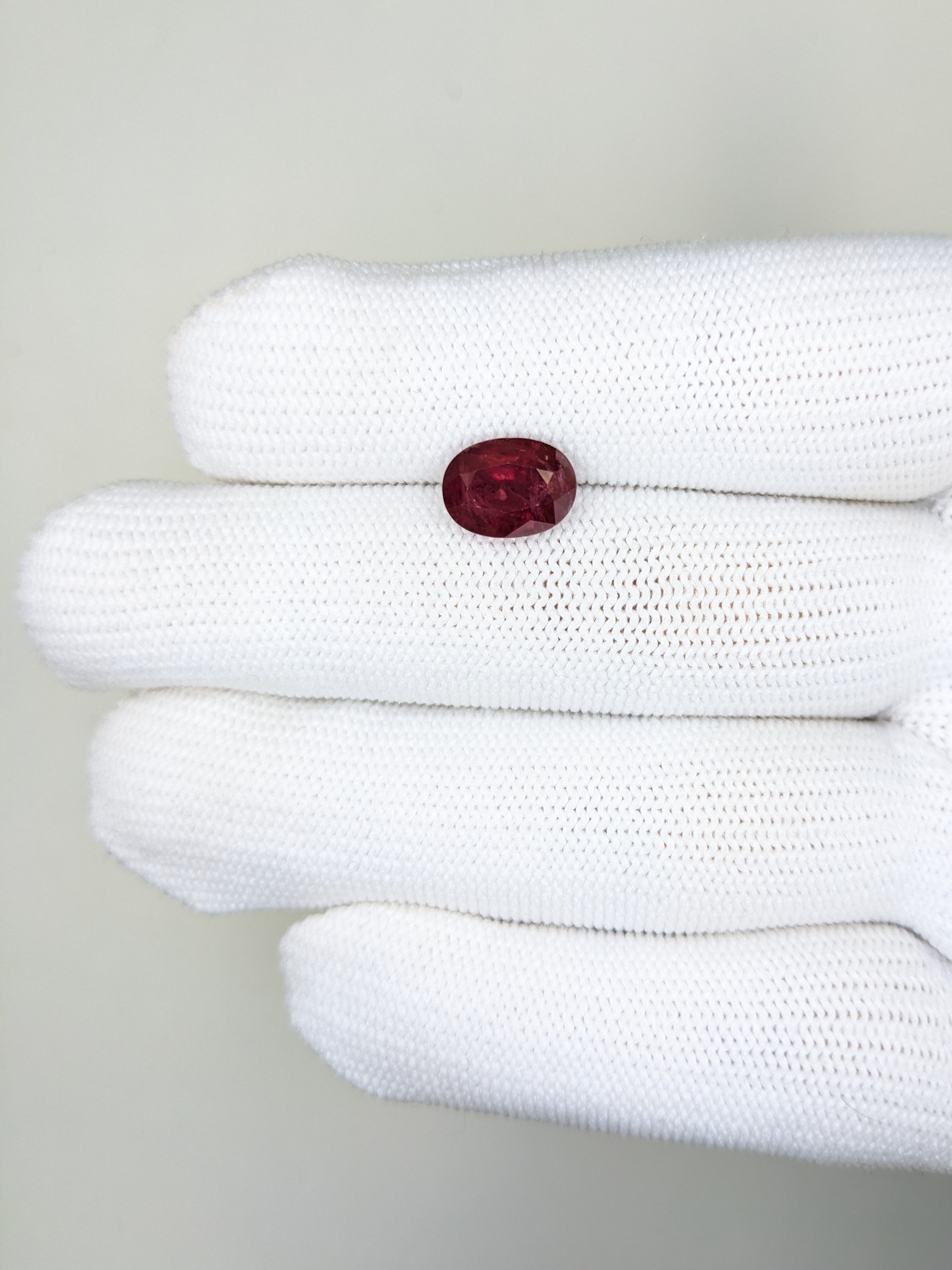 RUBY Oval: 3.64ct