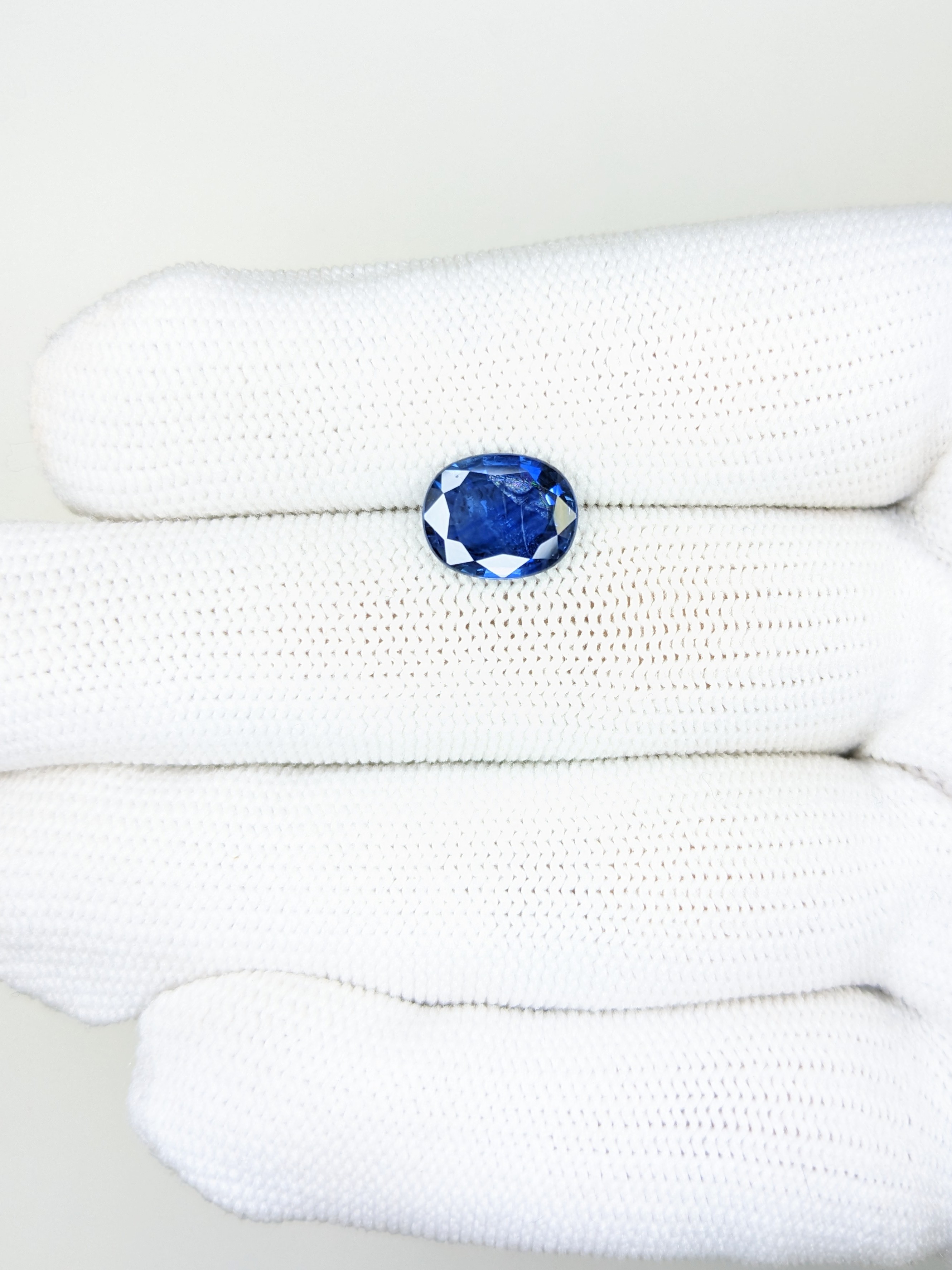 Sapphire Oval: 3.02ct