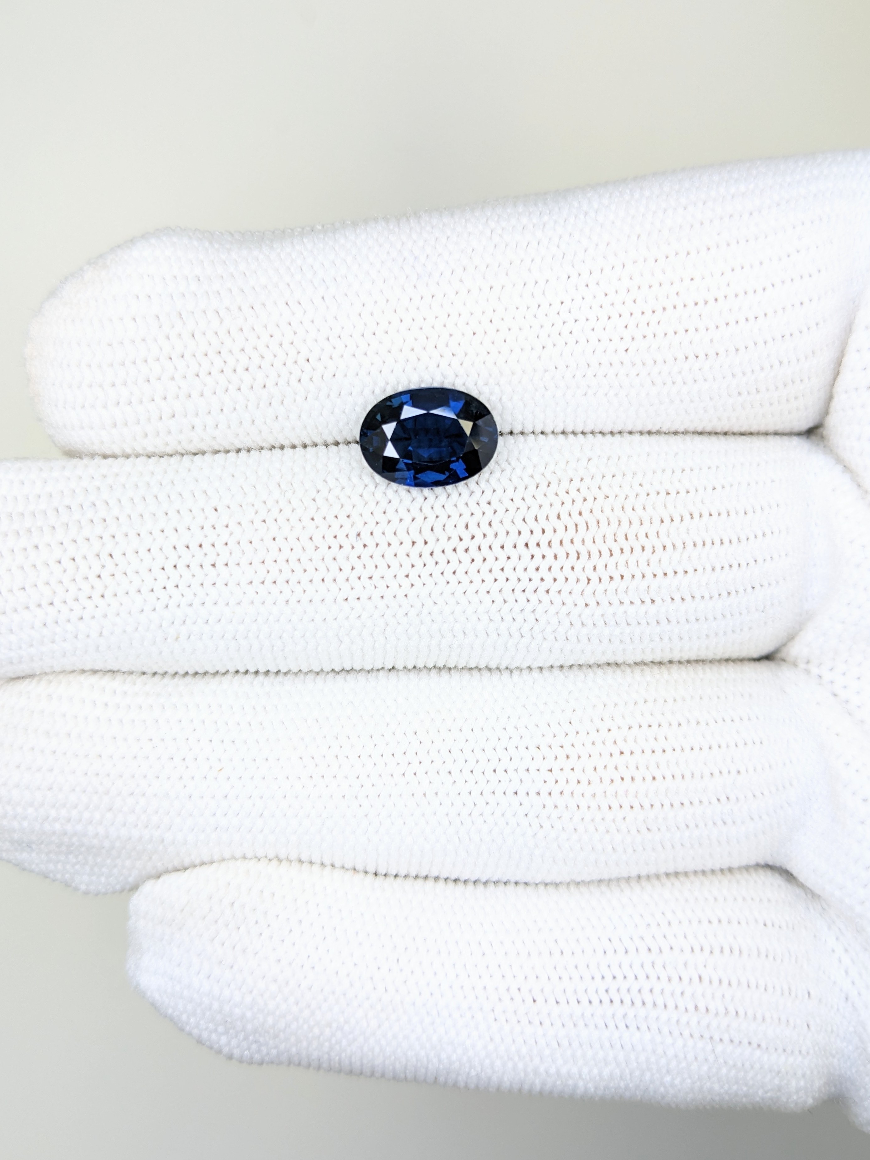 Sapphire Oval: 3.04ct