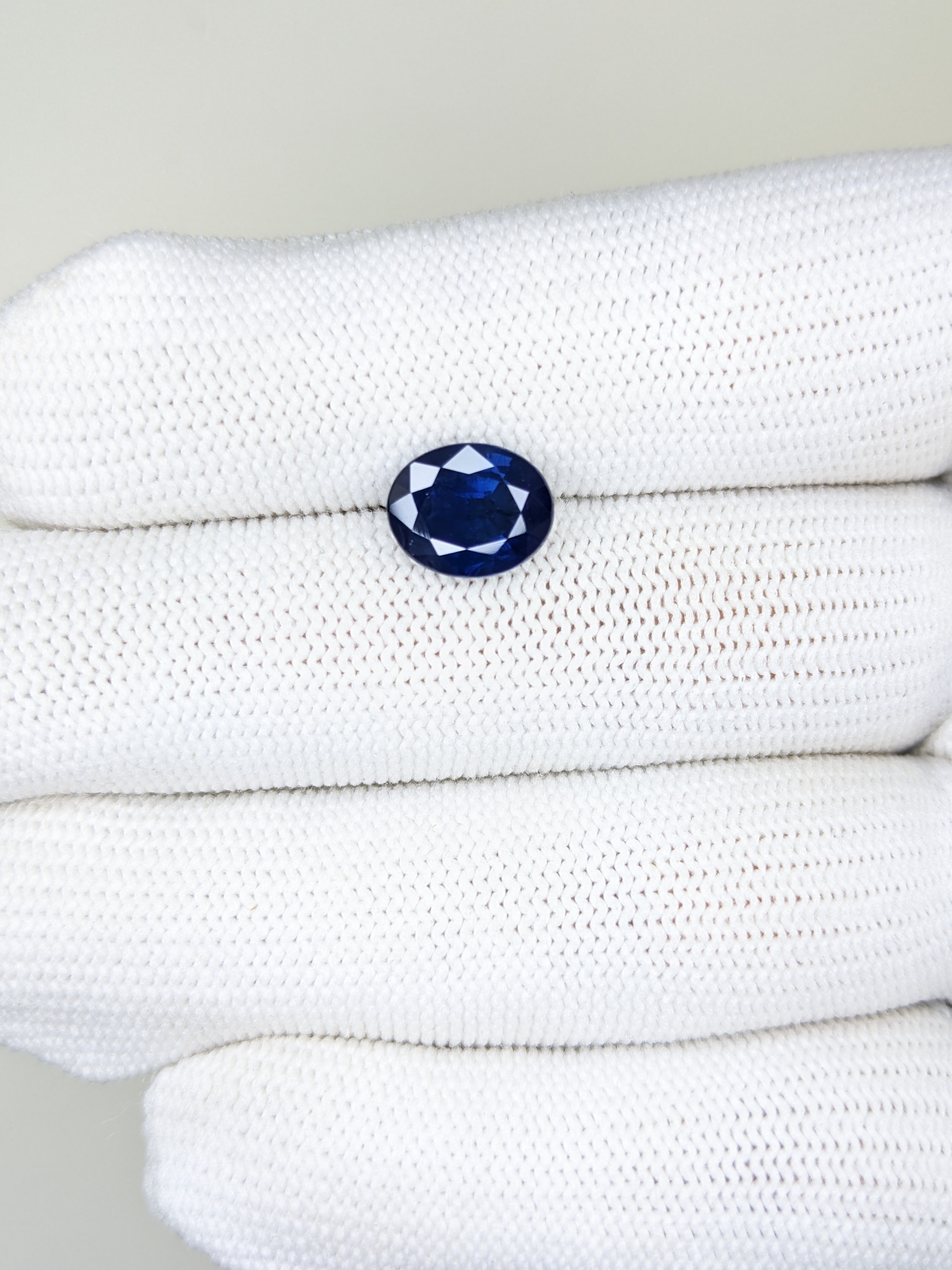 Sapphire Oval: 3.15ct