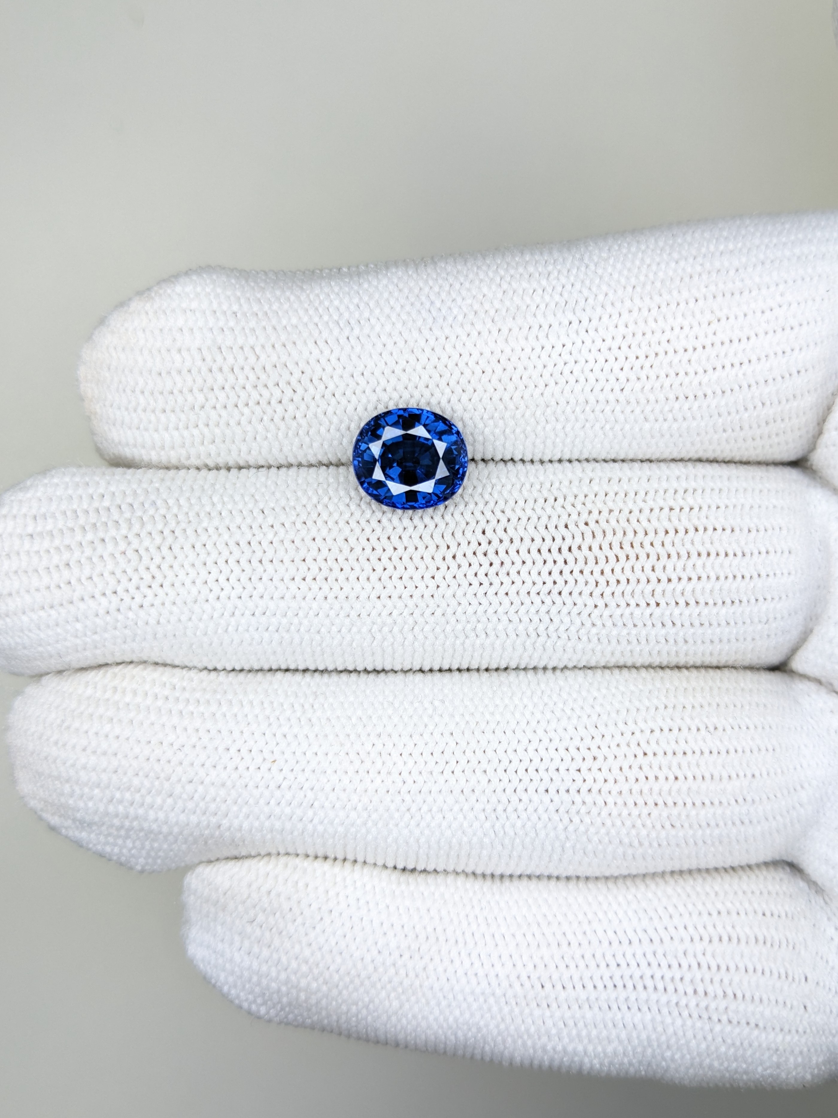 Sapphire Oval: 3.47ct