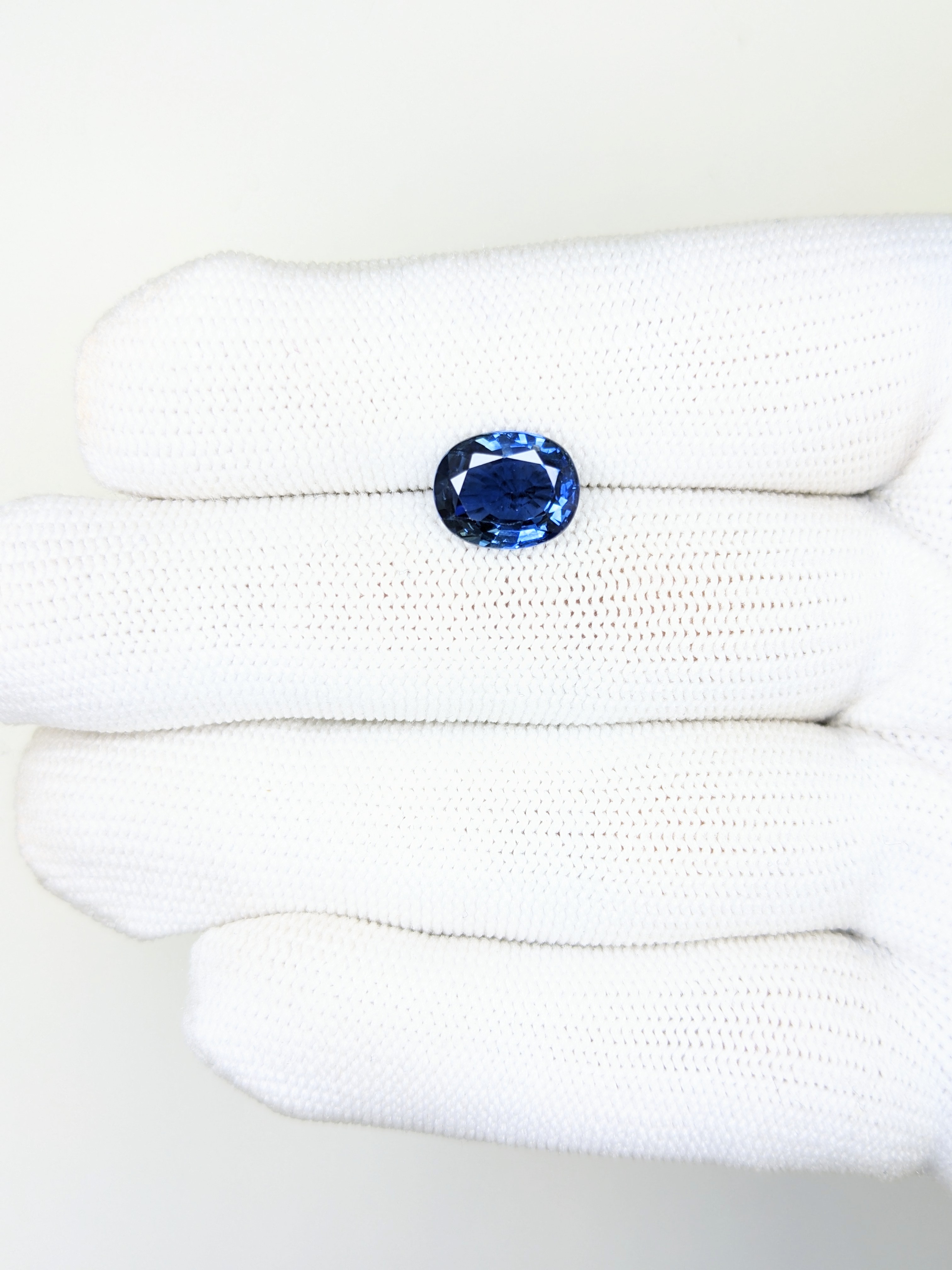 Sapphire Oval: 3.69ct